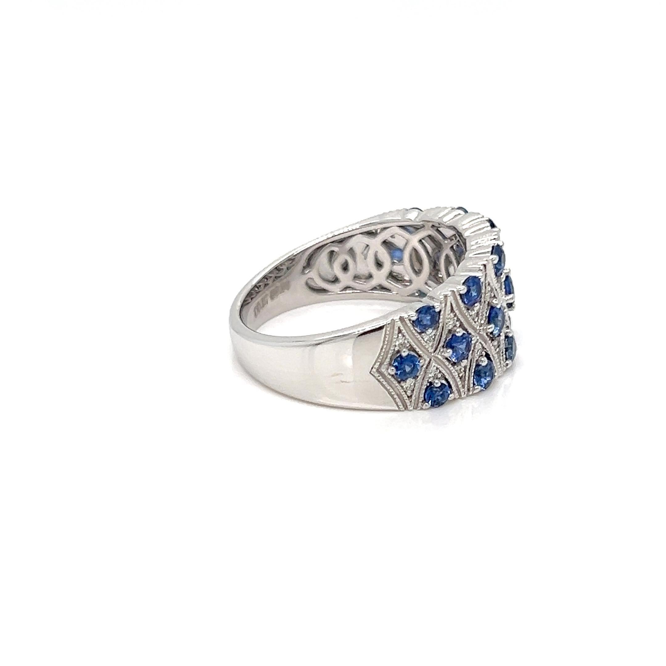1.06 Carats Sapphire and Diamond Cluster Ring  In New Condition For Sale In New York, NY