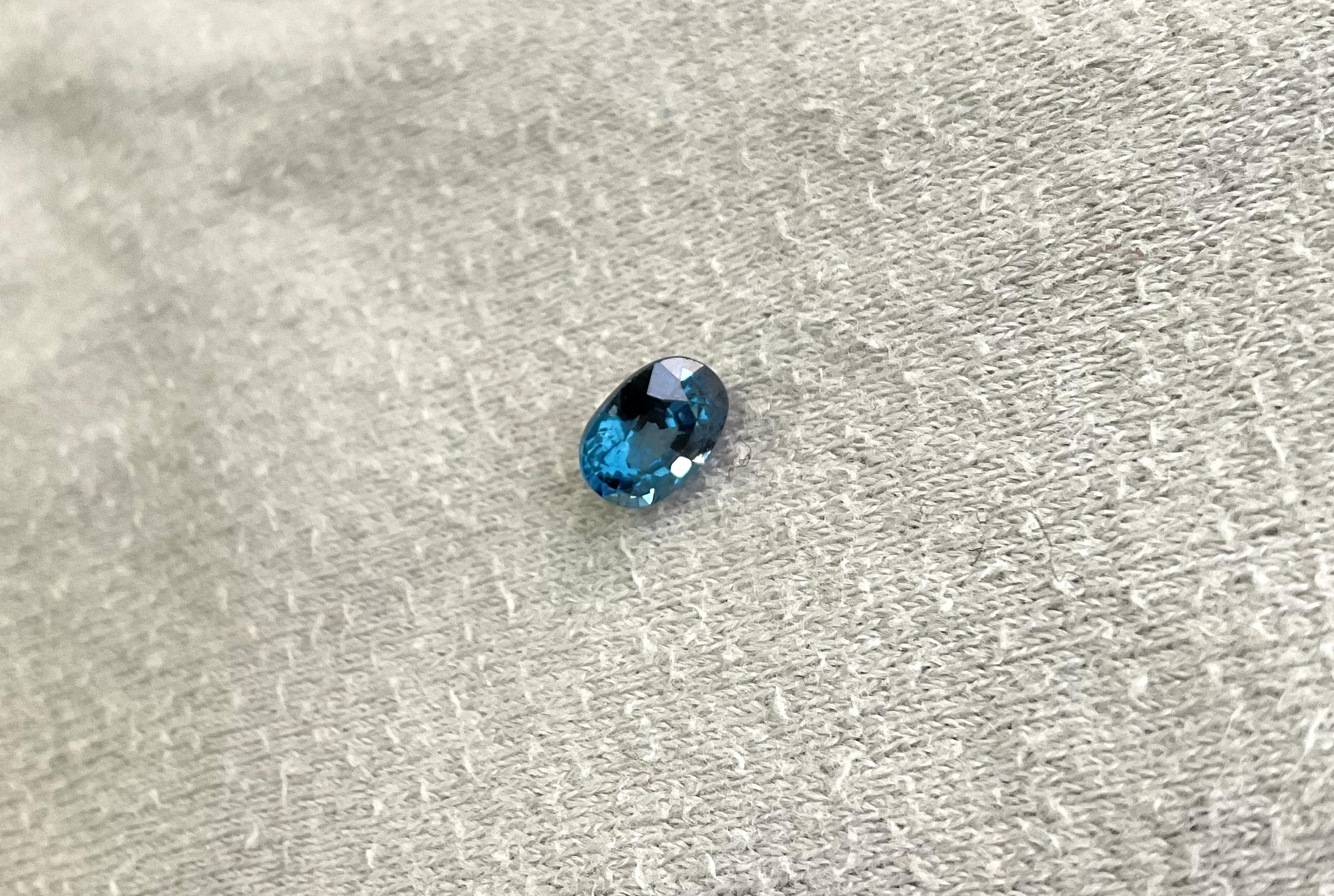 Pierre de taille naturelle ovale facettée en spinelle bleu de Tanzanie de 1,06 carat pour la bijouterie Neuf - En vente à Jaipur, RJ
