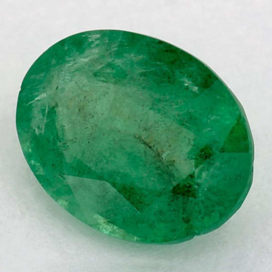 Con una vibrante tonalità di colore verde, la pietra natale di maggio è un simbolo della rinnovata crescita primaverile. 

Esplora la vivace collezione di smeraldi, rubini e zaffiri nel nostro negozio, disponibili come gemme sciolte e abbinabili