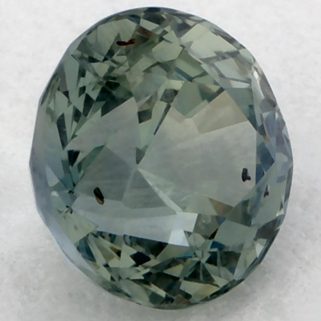 Questo zaffiro verde naturale offre eleganza e raffinatezza. Con la sua ricca saturazione del colore e il taglio preciso, è il centro perfetto per un anello di fidanzamento o un design di gioielli di lusso.

Questo zaffiro proviene dallo Sri Lanka