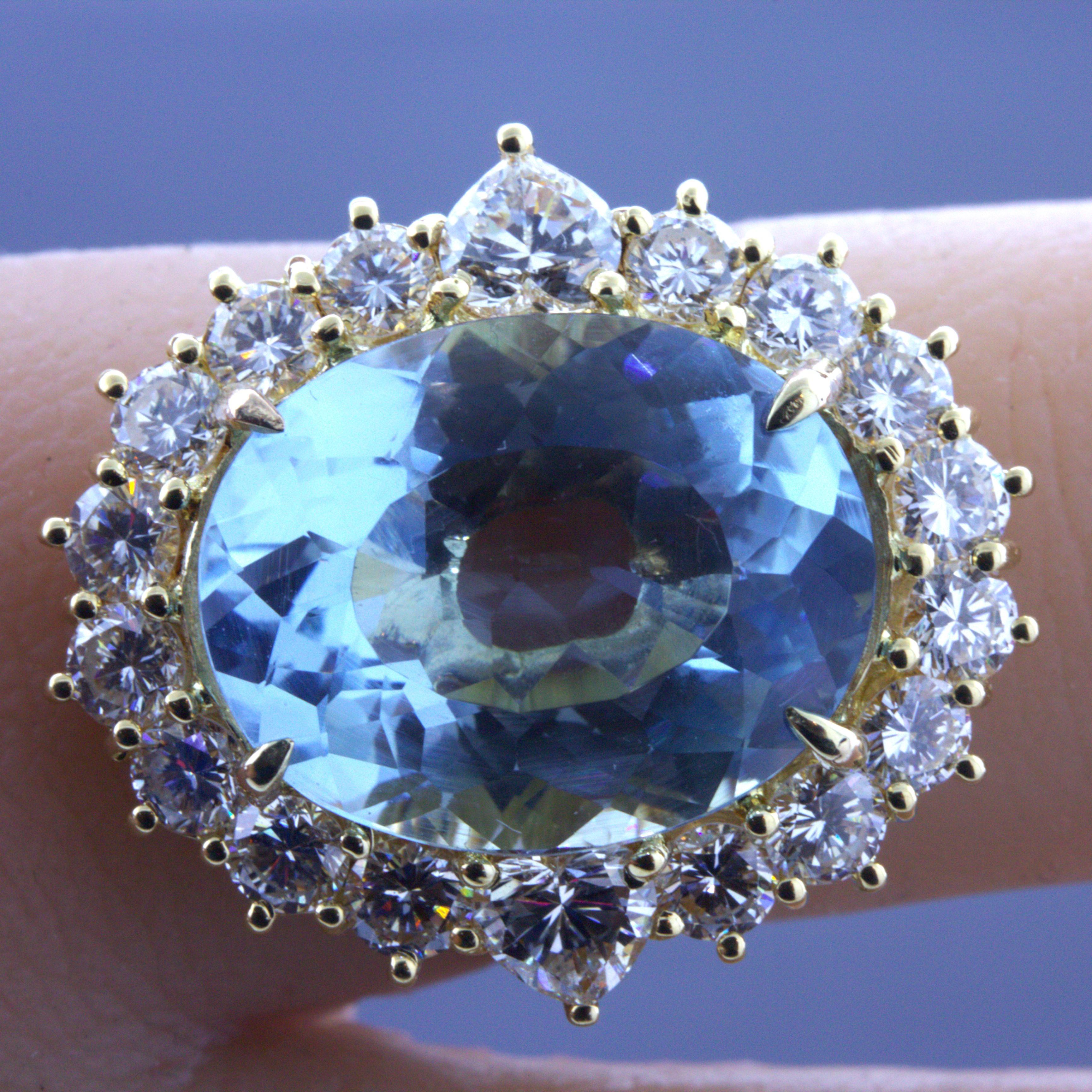 10.60 Carat Aquamarine Diamond Halo 18K Yellow Gold Cocktail Ring In New Condition For Sale In Beverly Hills, CA