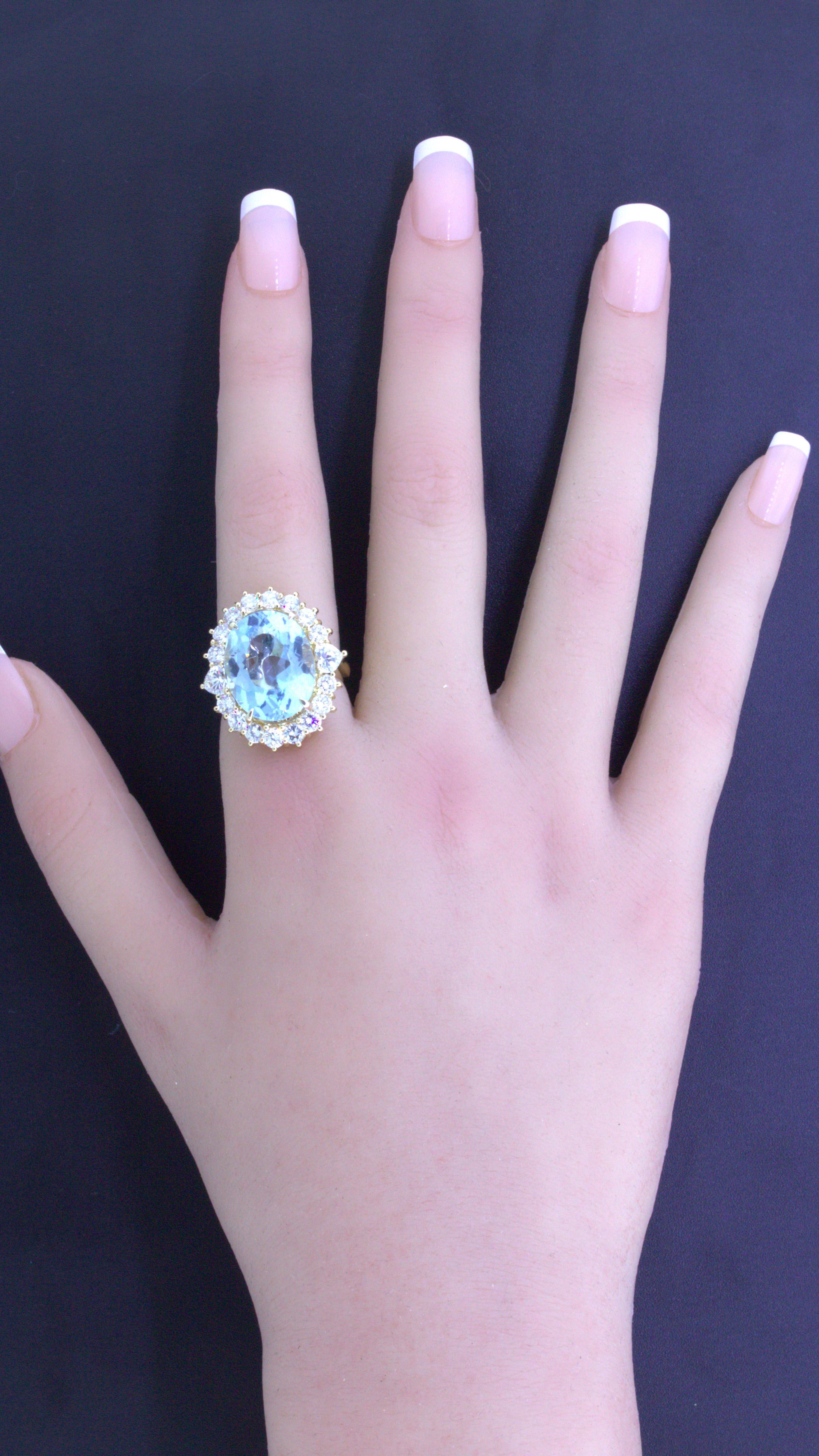 10.60 Carat Aquamarine Diamond Halo 18K Yellow Gold Cocktail Ring For Sale 1