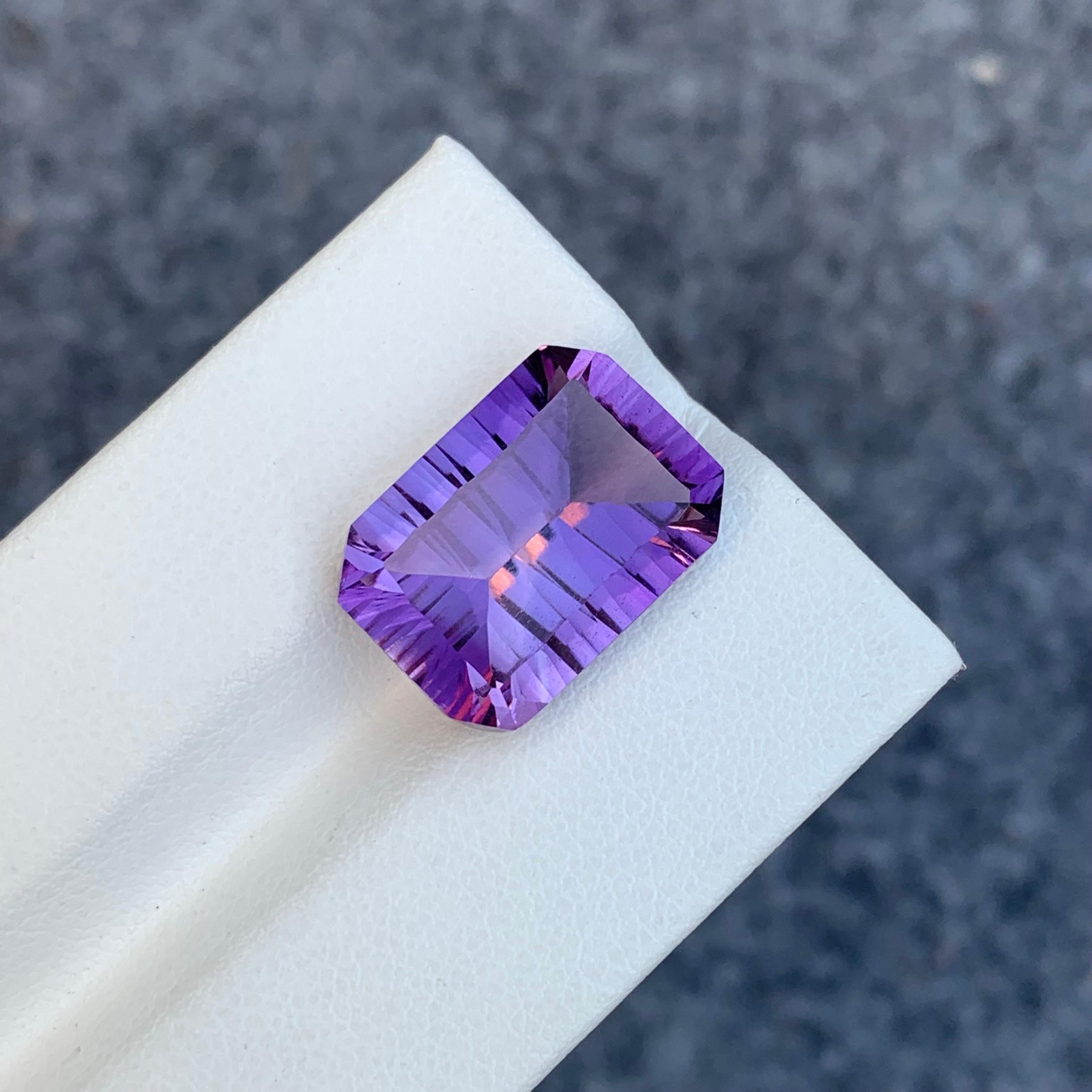 Emerald Cut 10.60 Carat Natural Loose Amethyst Emerald Shape Gem For Necklace Jewellery For Sale