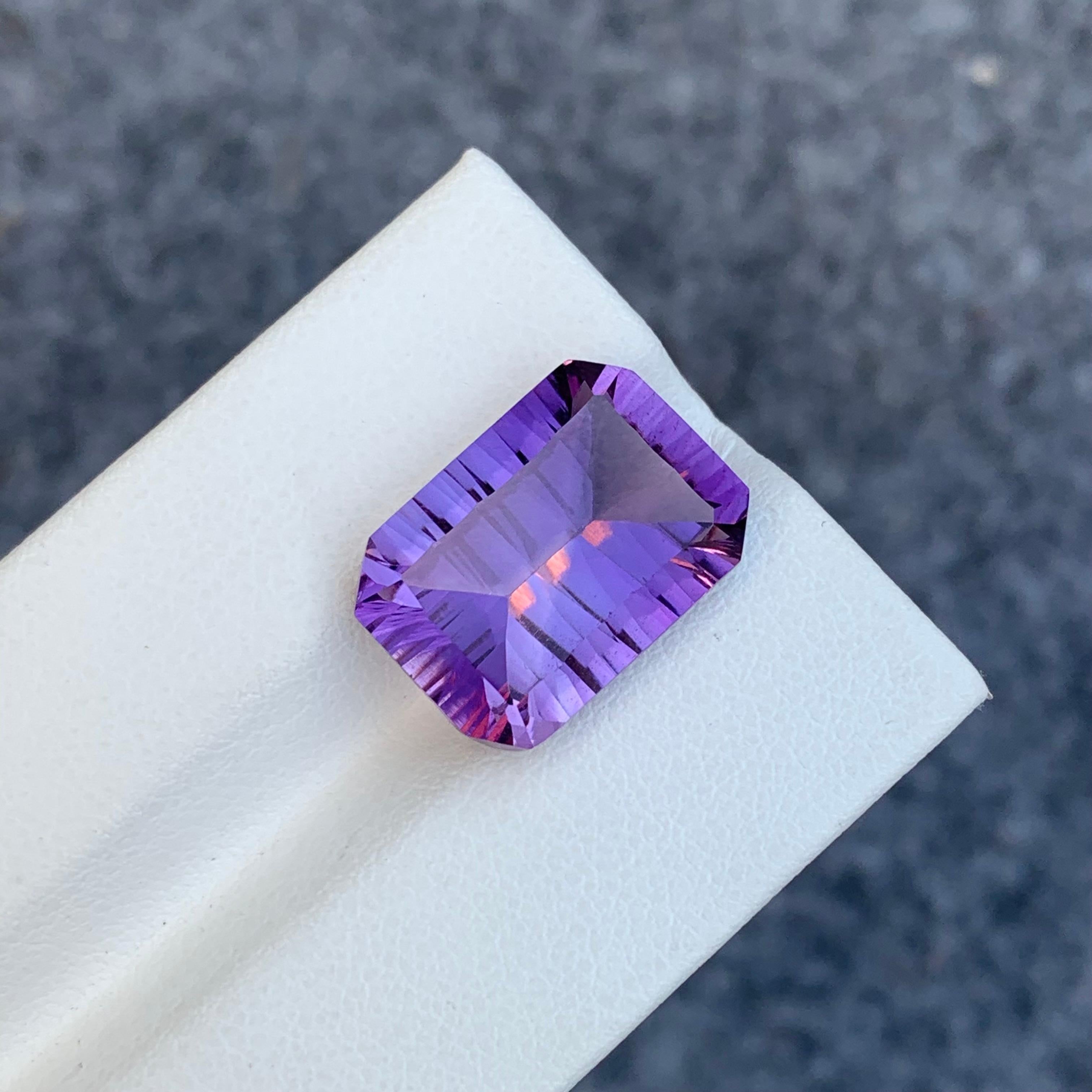 Women's or Men's 10.60 Carat Natural Loose Amethyst Emerald Shape Gem For Necklace Jewellery For Sale