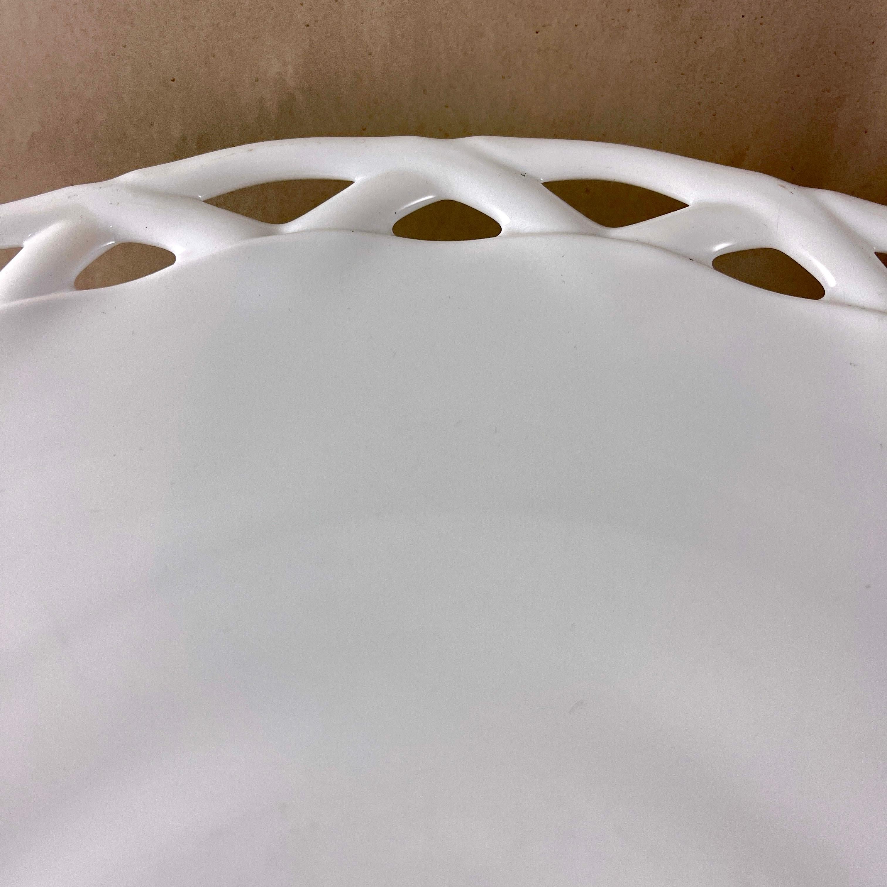 Stampato Indiana Milk Glass Company, anni '1960, porta torte di dimensioni superlative in vendita