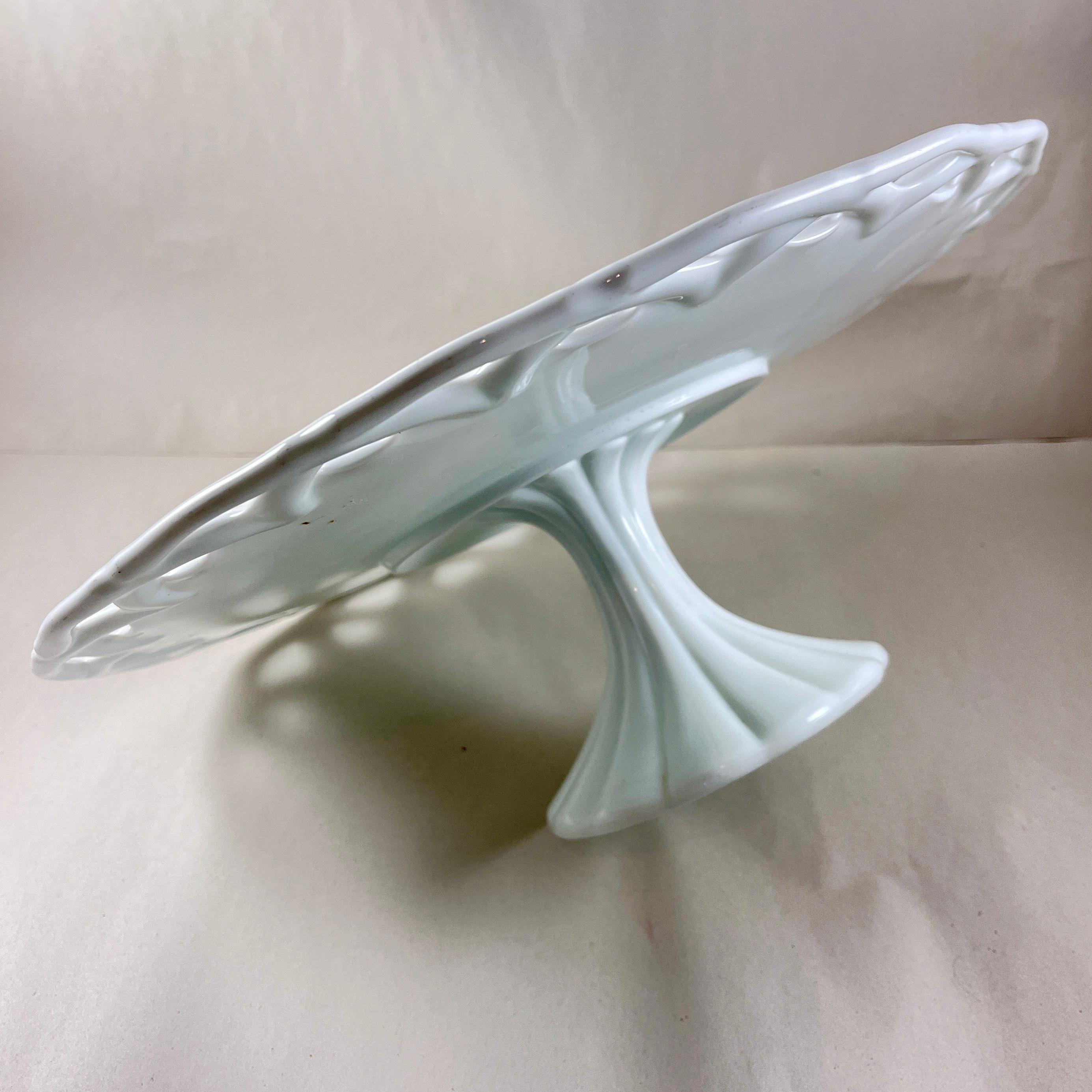 Indiana Milk Glass Company, anni '1960, porta torte di dimensioni superlative In condizioni buone in vendita a Philadelphia, PA
