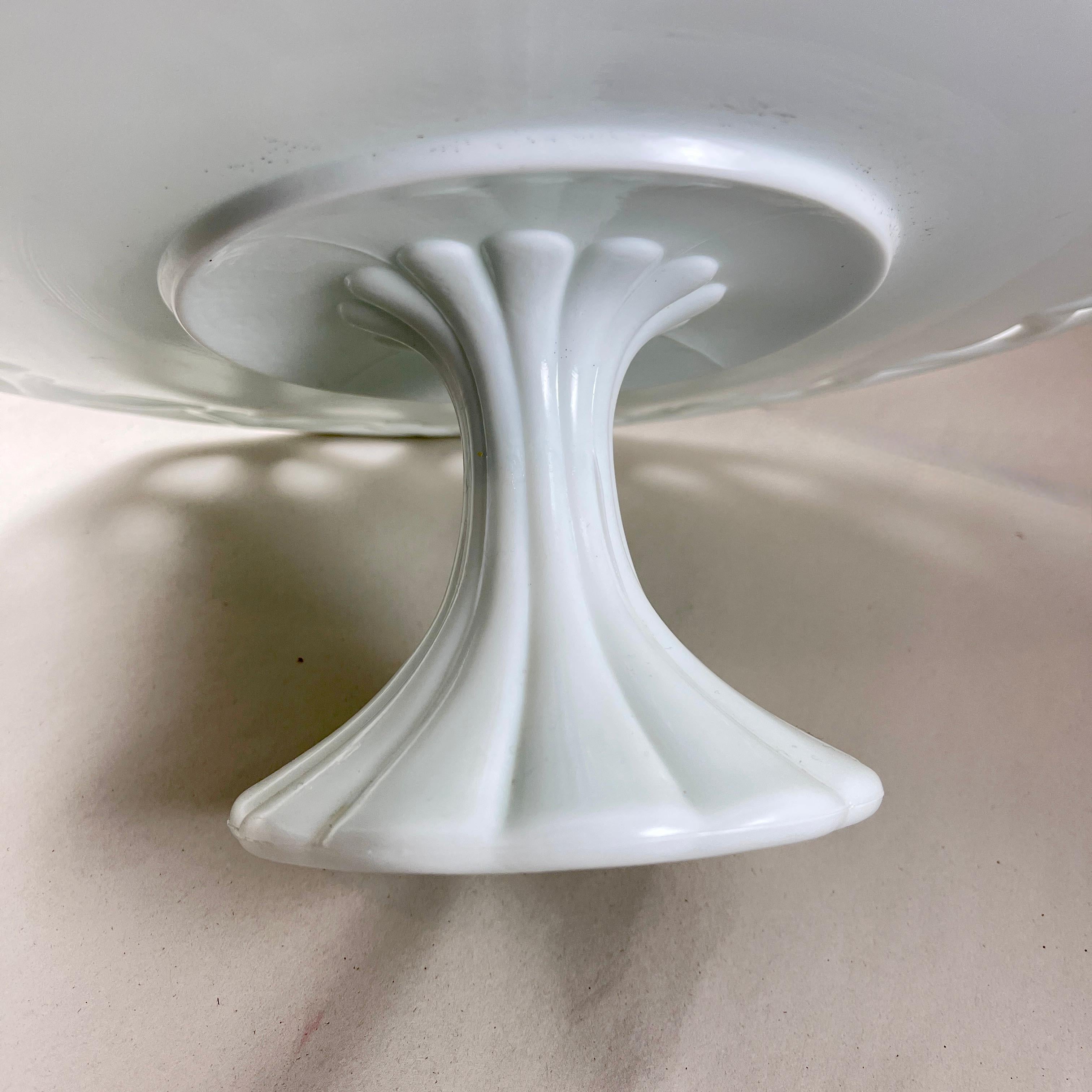 XX secolo Indiana Milk Glass Company, anni '1960, porta torte di dimensioni superlative in vendita