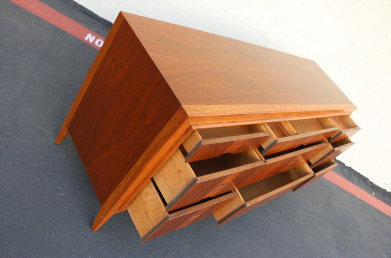 1060’s Mid-Century Modern Walnut and Oak Dresser For Sale 5