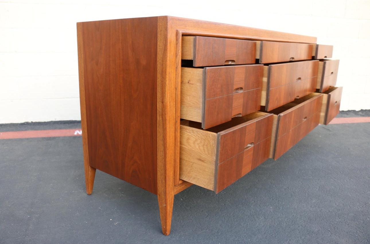 1060’s Mid-Century Modern Walnut and Oak Dresser For Sale 3