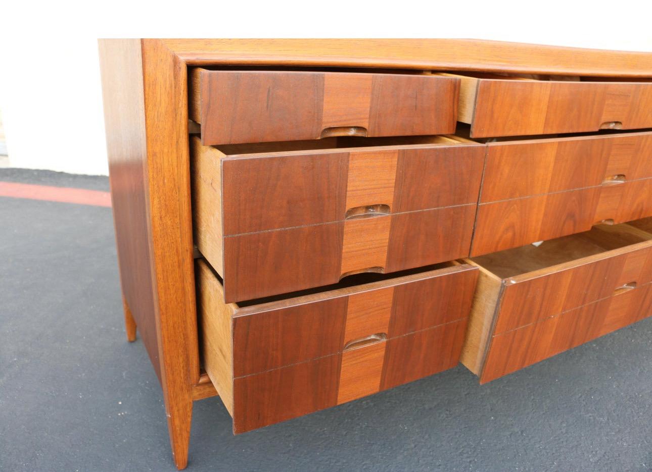 1060’s Mid-Century Modern Walnut and Oak Dresser For Sale 4