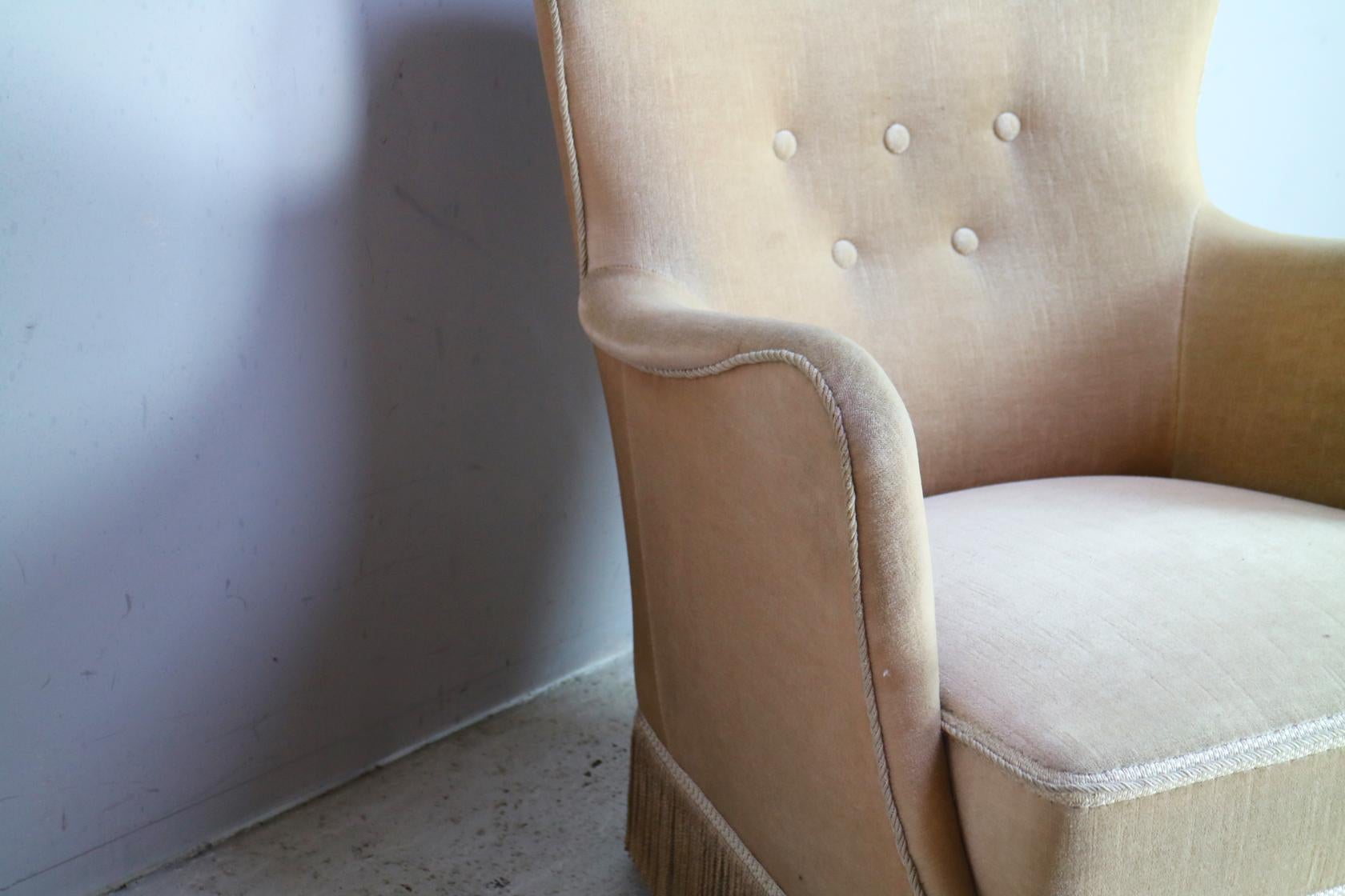1060s Vintage Danish Petite Velour Armchair In Good Condition For Sale In London, GB
