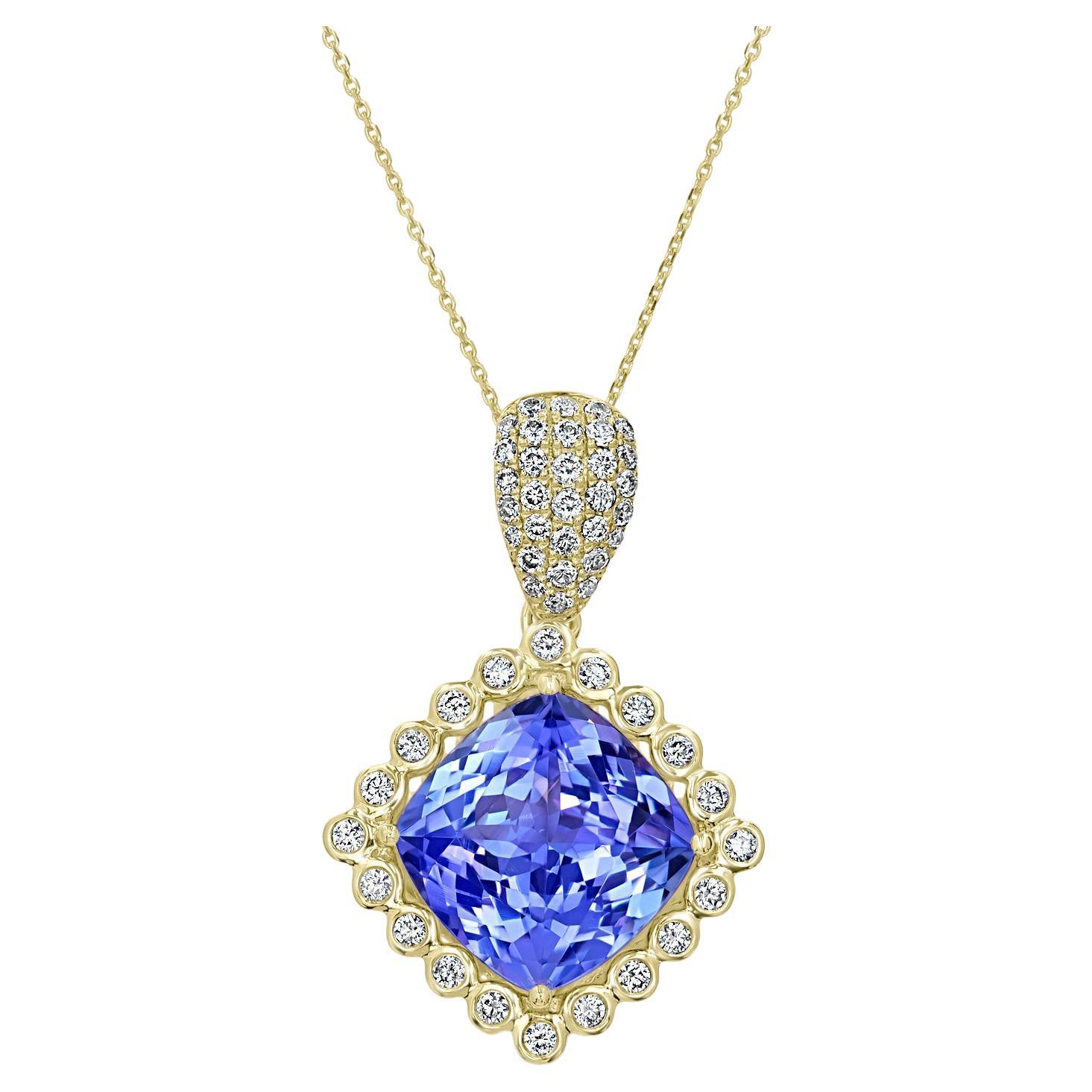 10.61ct Tanzanite Pendant with 0.83tct Diamonds Set in 18K Yellow Gold For Sale