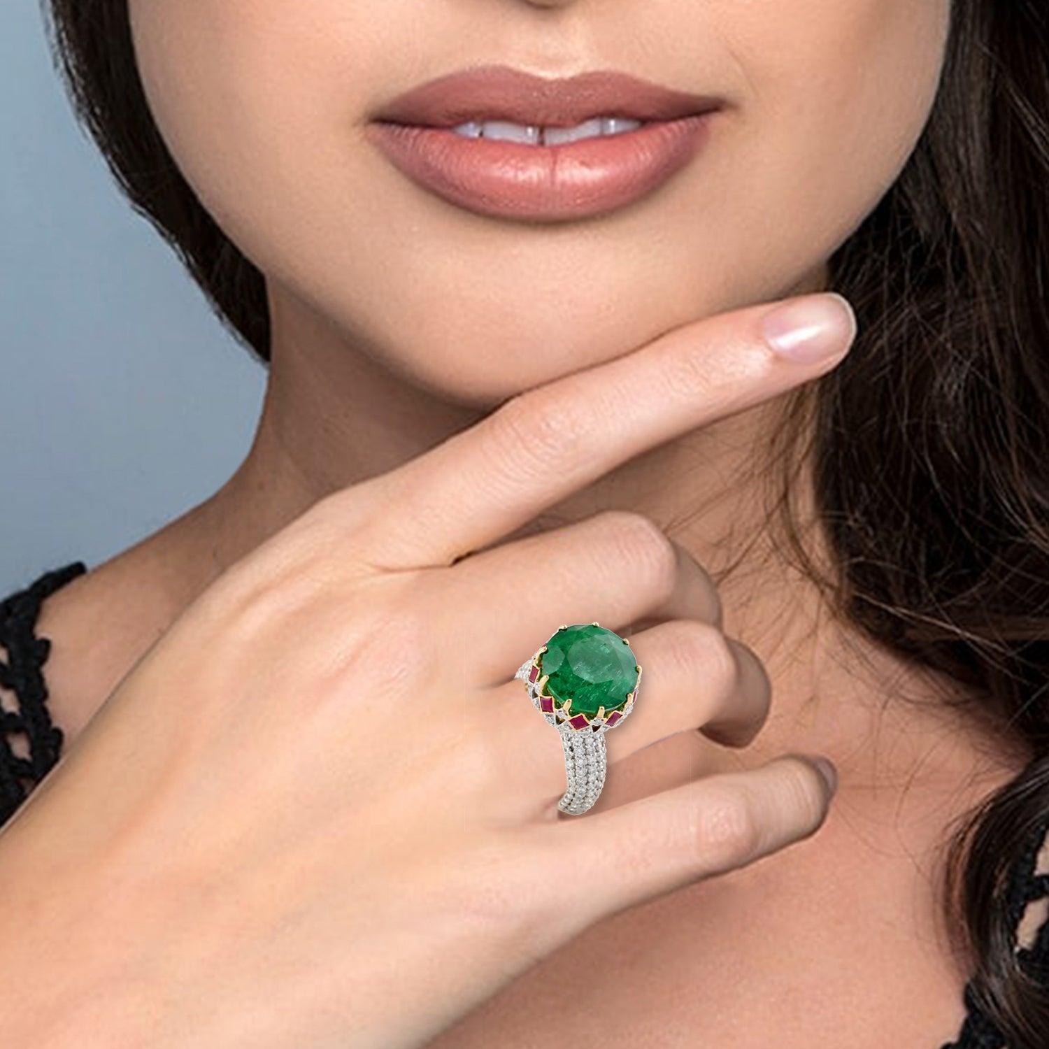 For Sale:  10.62 Carat Emerald Ruby Diamond 18 Karat Gold Ring 4