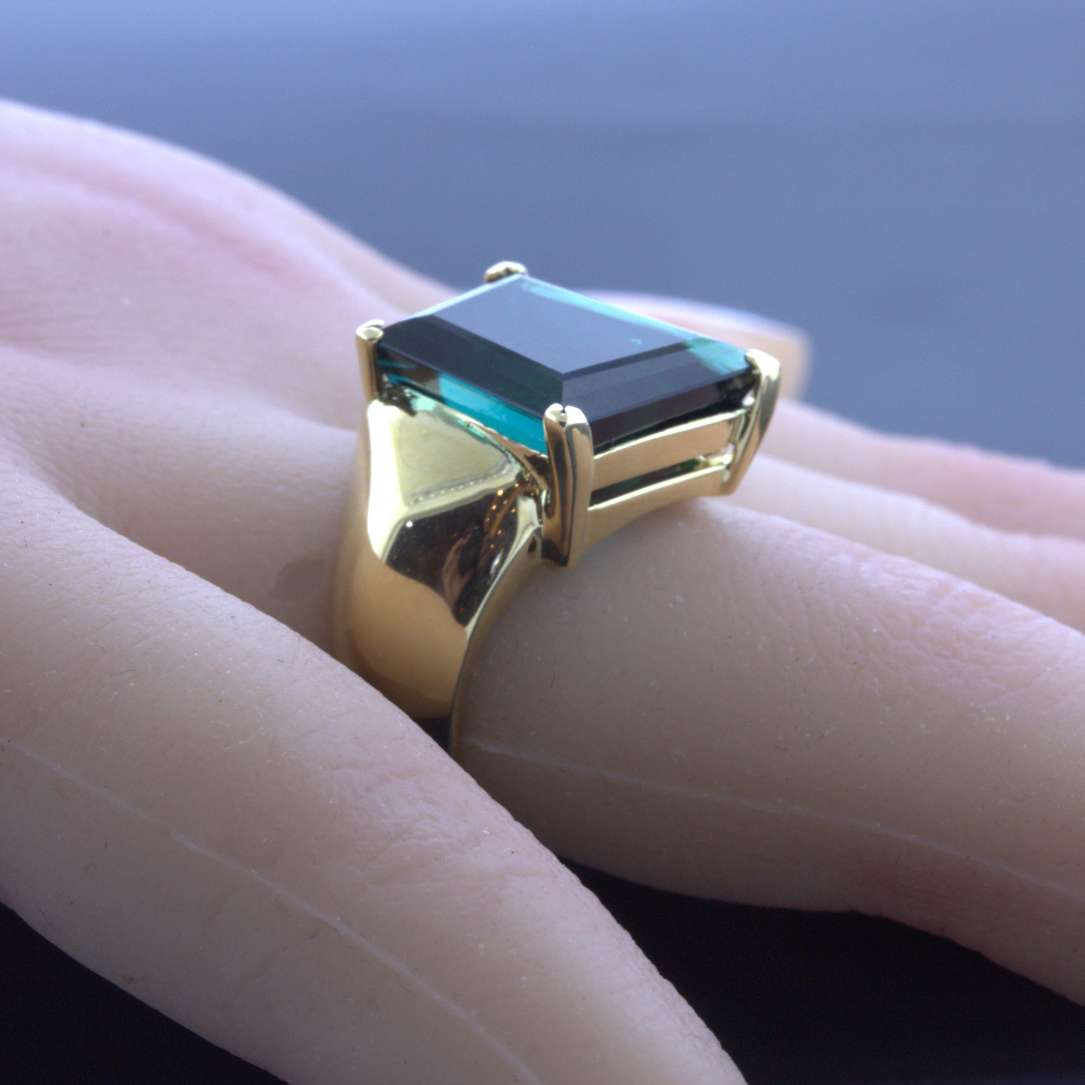10.62 Carat Indicolite Tourmaline Diamond 18k Yellow Gold Ring In New Condition For Sale In Beverly Hills, CA