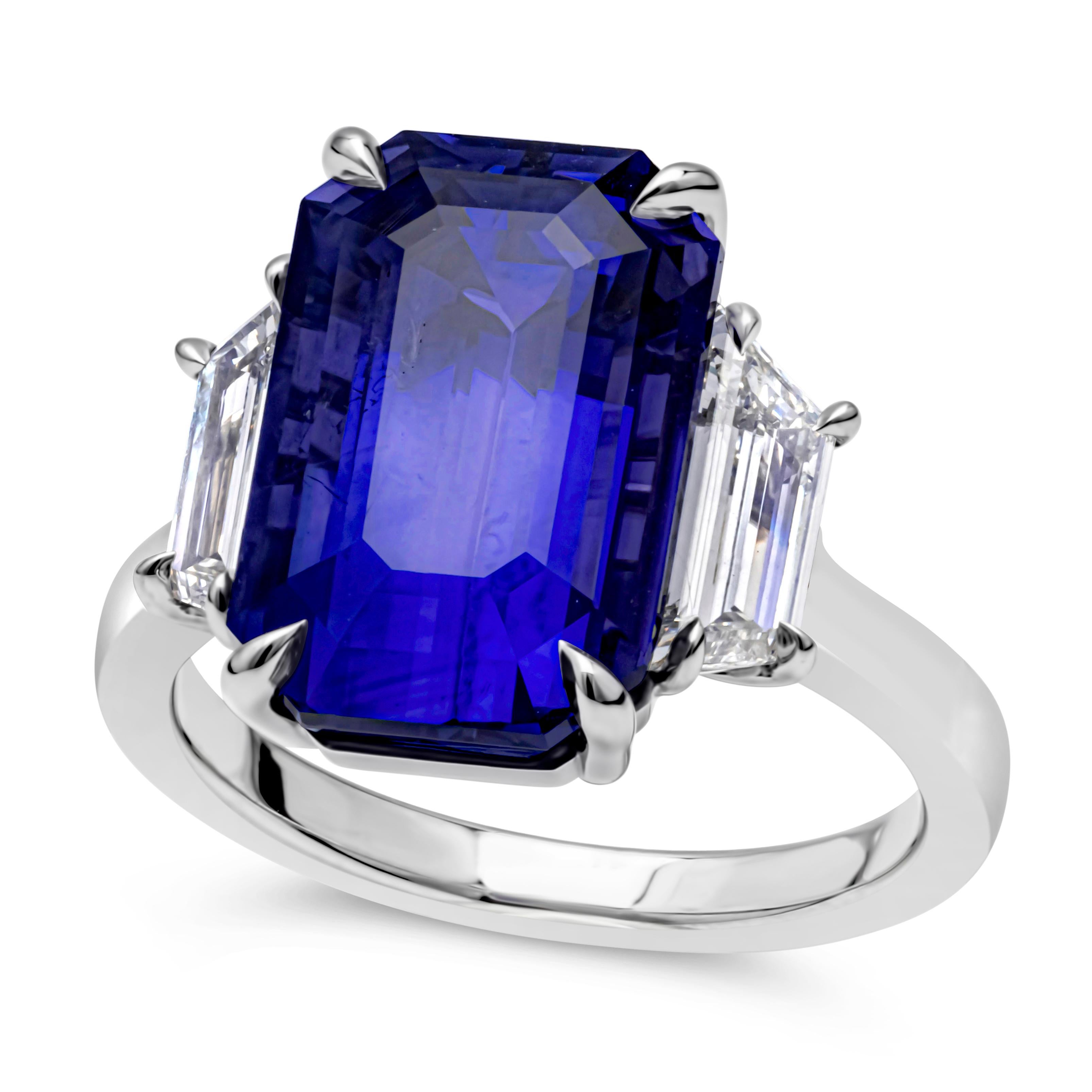 10.62 Carats Emerald Cut No-Heat Color Change Blue Sapphire Three-Stone Ring In New Condition For Sale In New York, NY