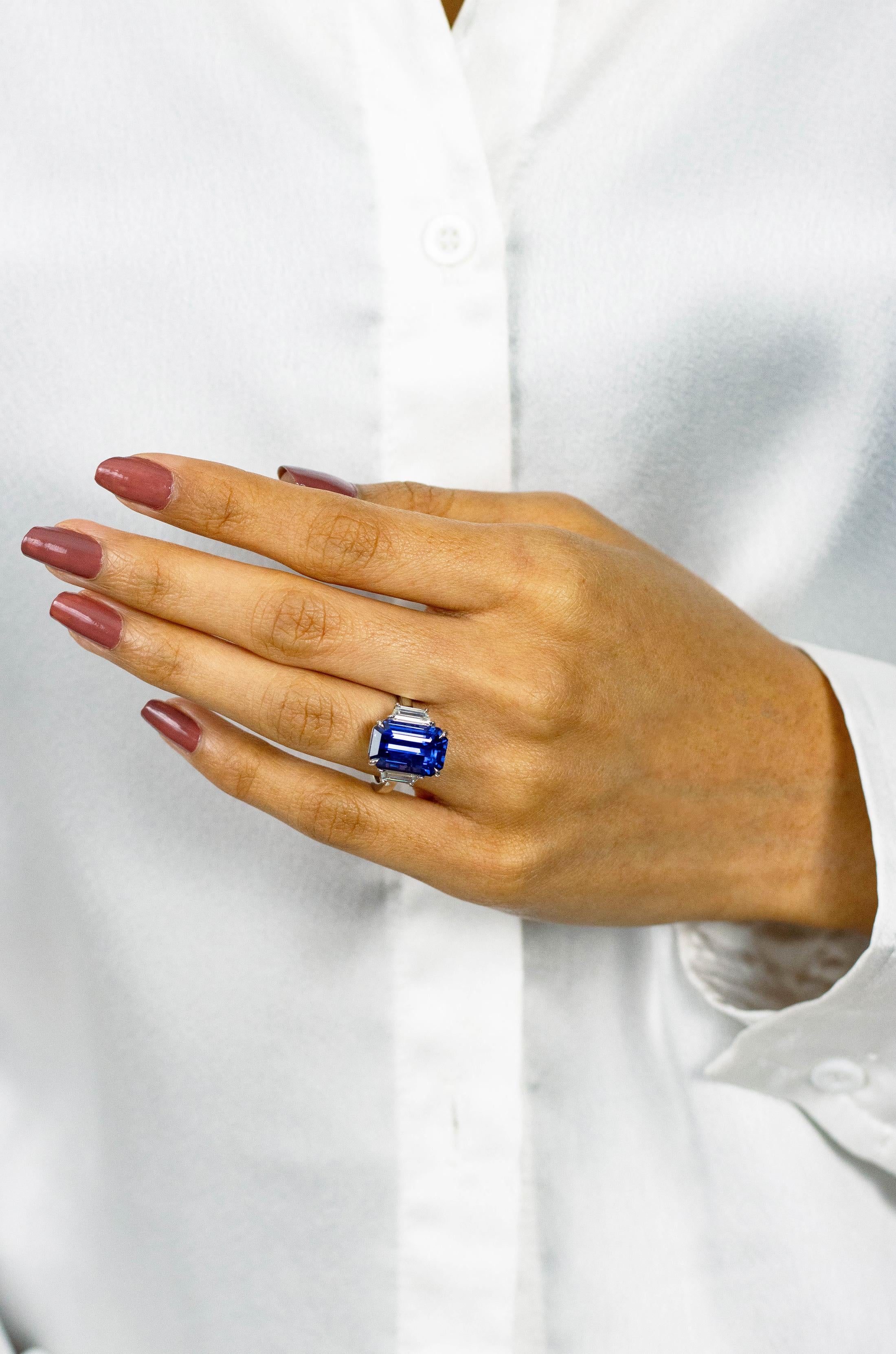 10.62 Carats Emerald Cut No-Heat Color Change Blue Sapphire Three-Stone Ring For Sale 3