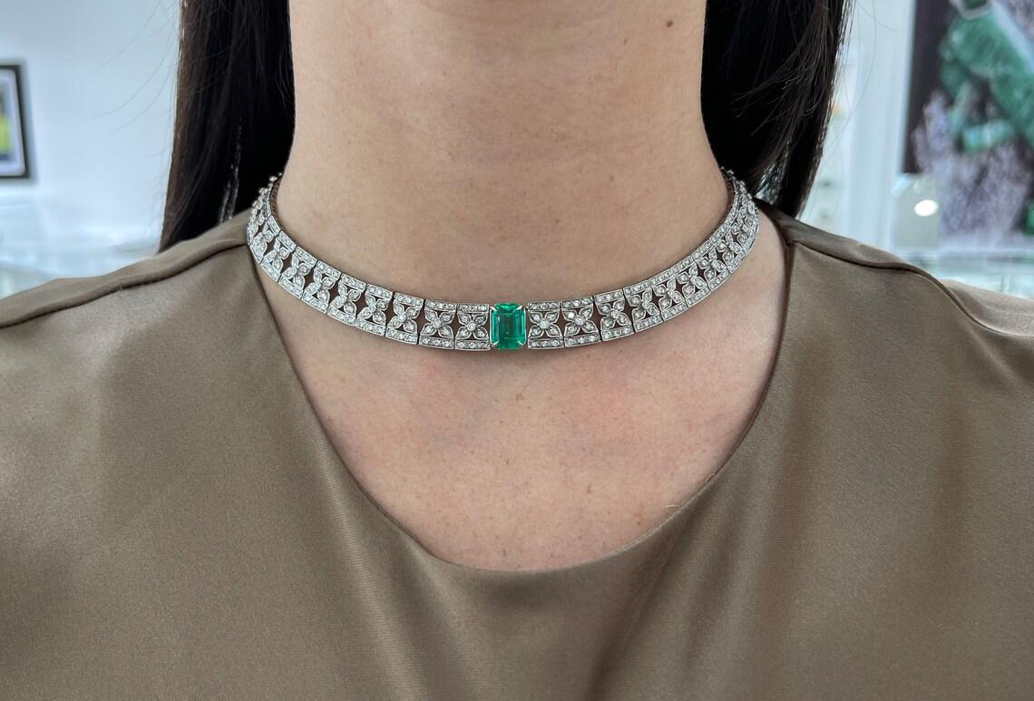 Moderno Collana a girocollo floreale con smeraldo colombiano reale e diamanti da 10,62tcw 18K in vendita