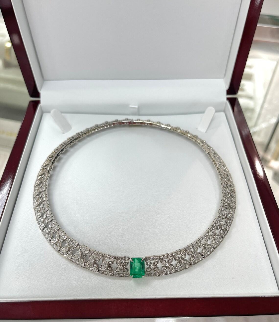 Collana a girocollo floreale con smeraldo colombiano reale e diamanti da 10,62tcw 18K in vendita 1