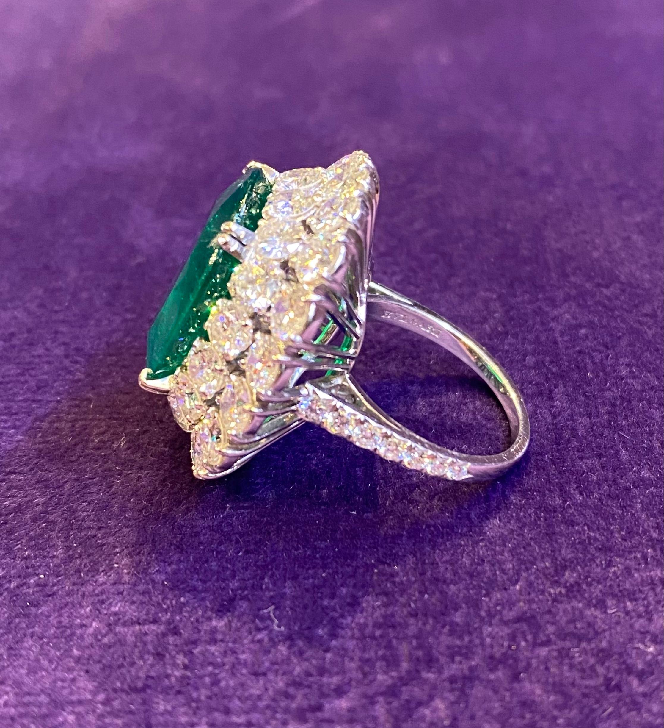 10.64 Carat Certified Colombian Emerald Ring by Bvlgari For Sale 3
