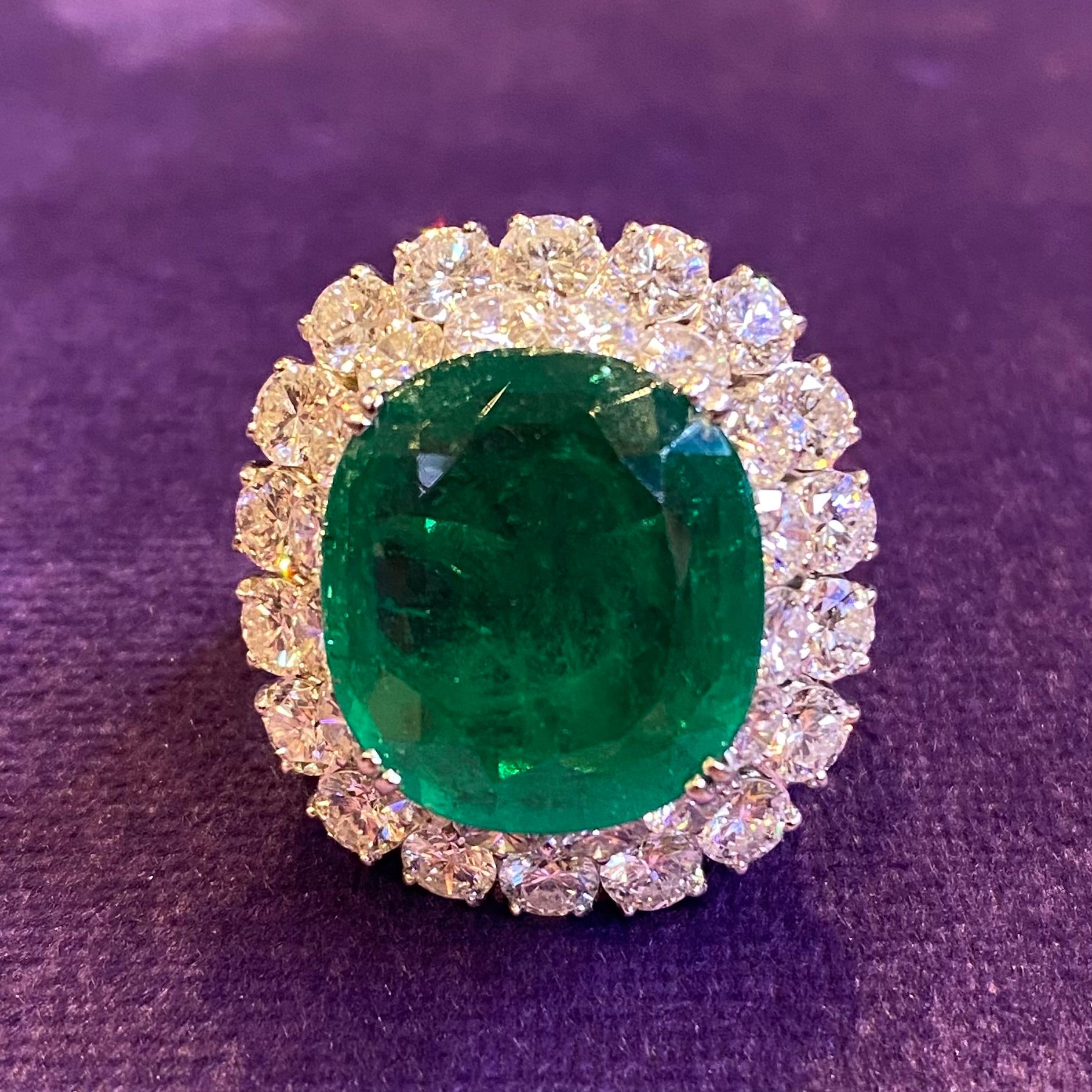 10.64 Carat Certified Colombian Emerald Ring by Bvlgari For Sale 1
