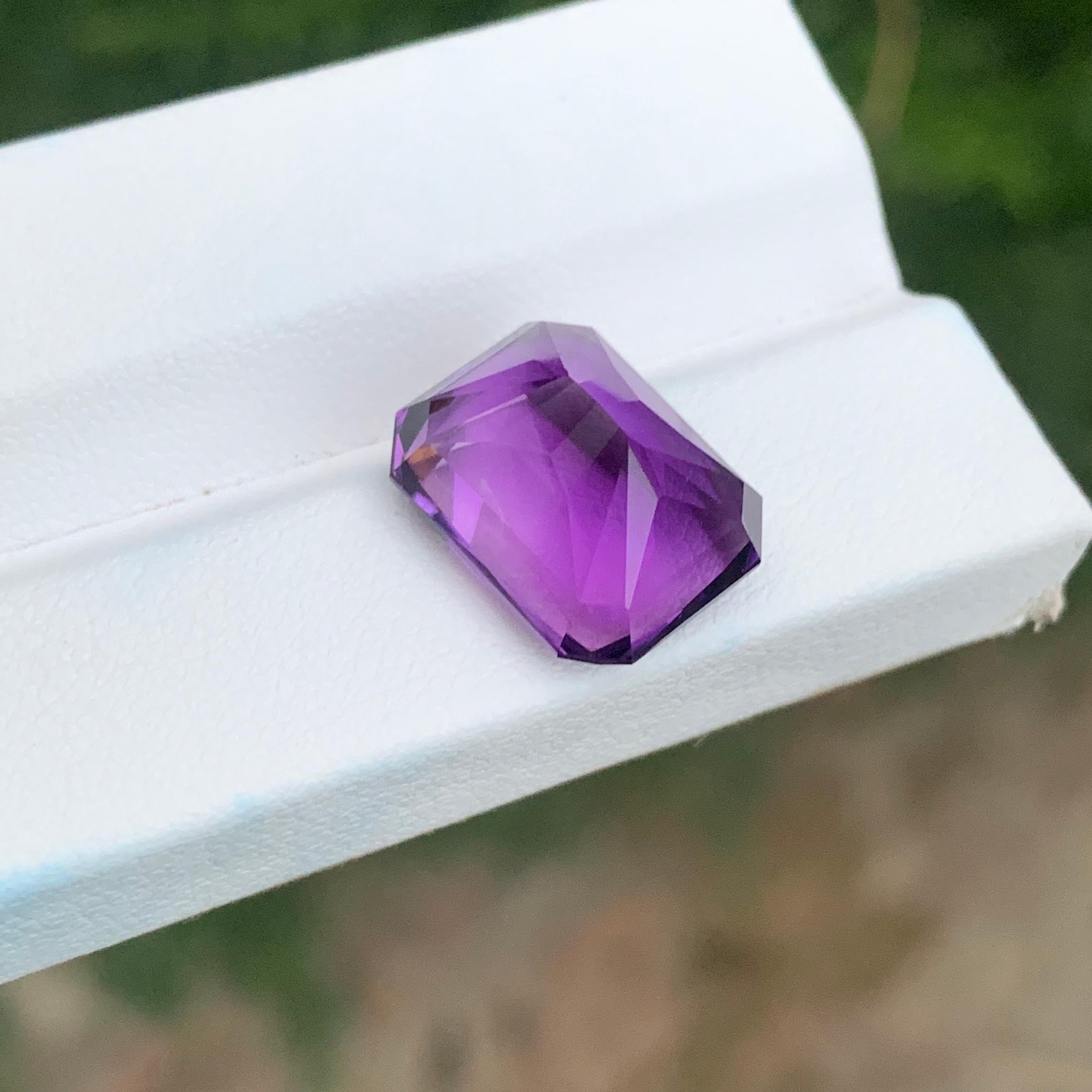 10,65 Karat Natürlicher loser dunkelvioletter Amethyst im Scherenschliff Edelstein (Smaragdschliff) im Angebot