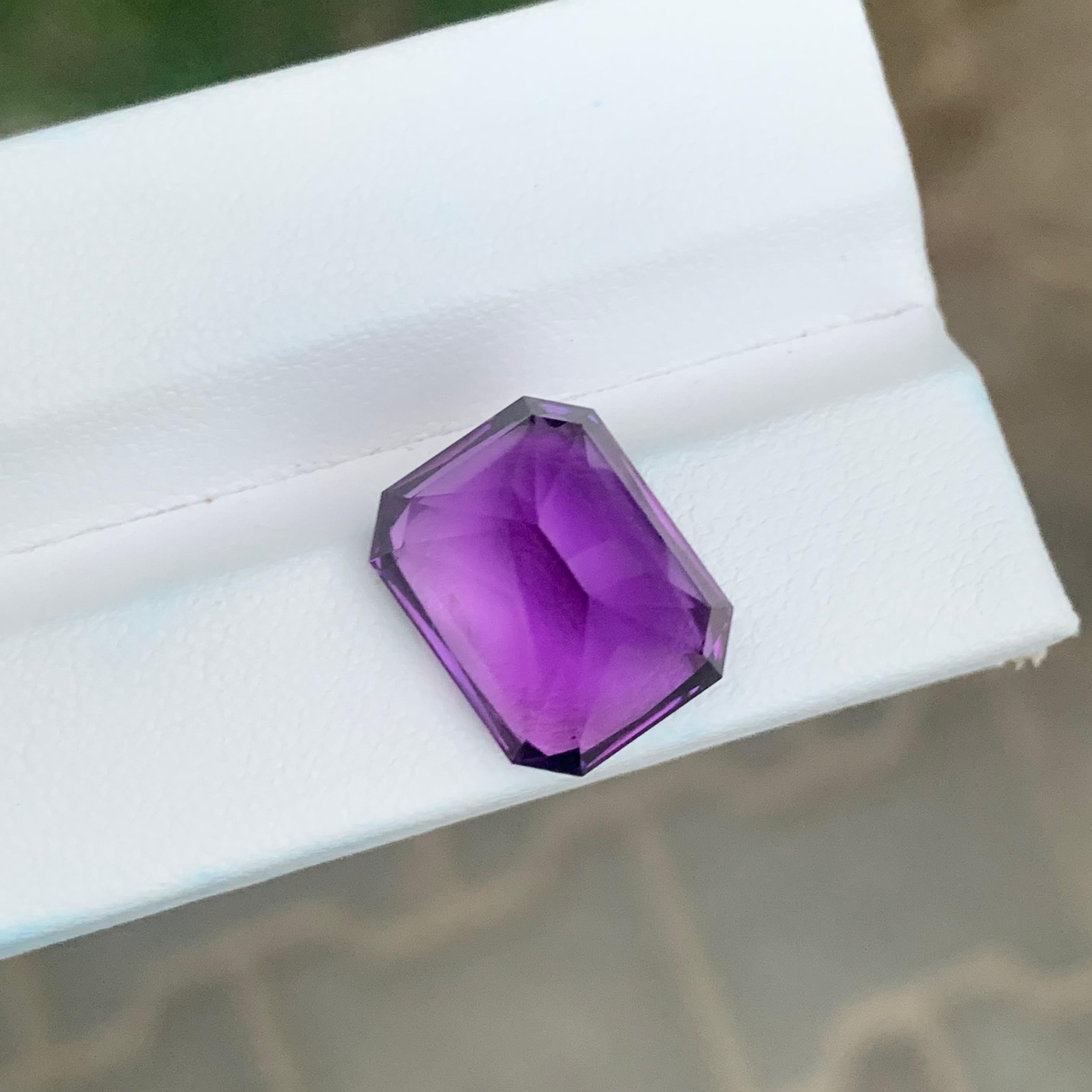 10,65 Karat Natürlicher loser dunkelvioletter Amethyst im Scherenschliff Edelstein im Angebot 1