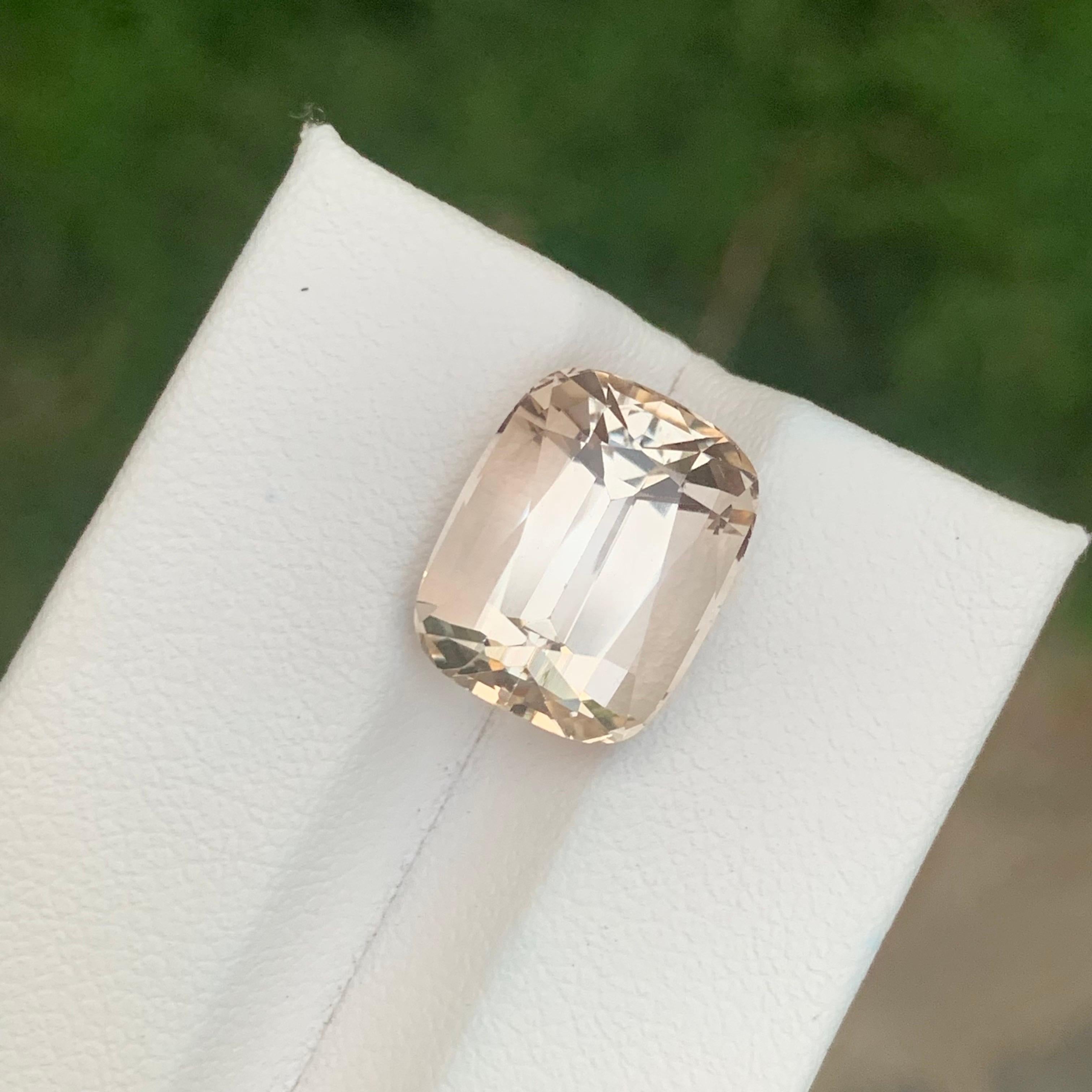 10.65 Carat Natural Loose Golden Topaz From Skardu Mine Pakistan en vente 4