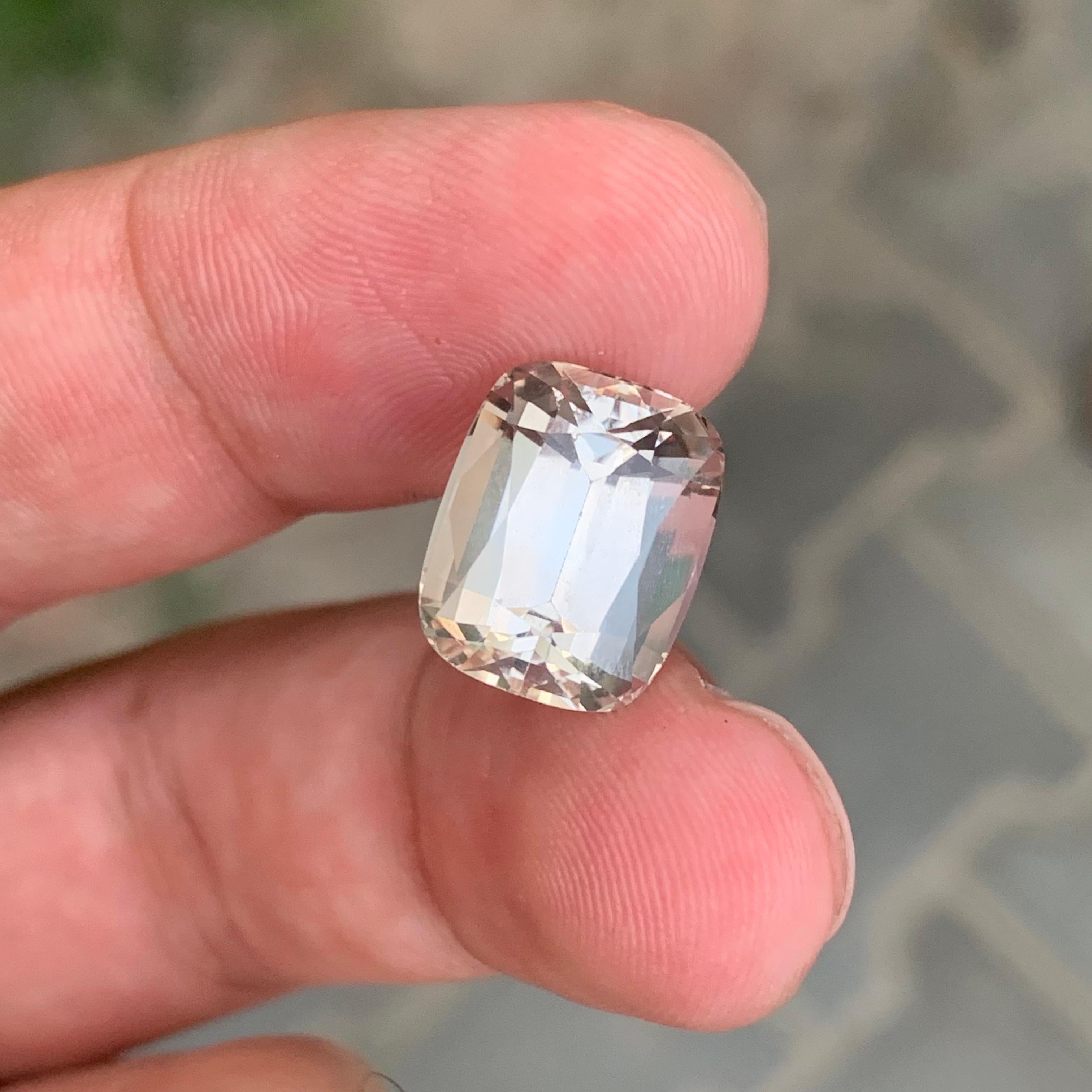 10.65 Carat Natural Loose Golden Topaz From Skardu Mine Pakistan en vente 5