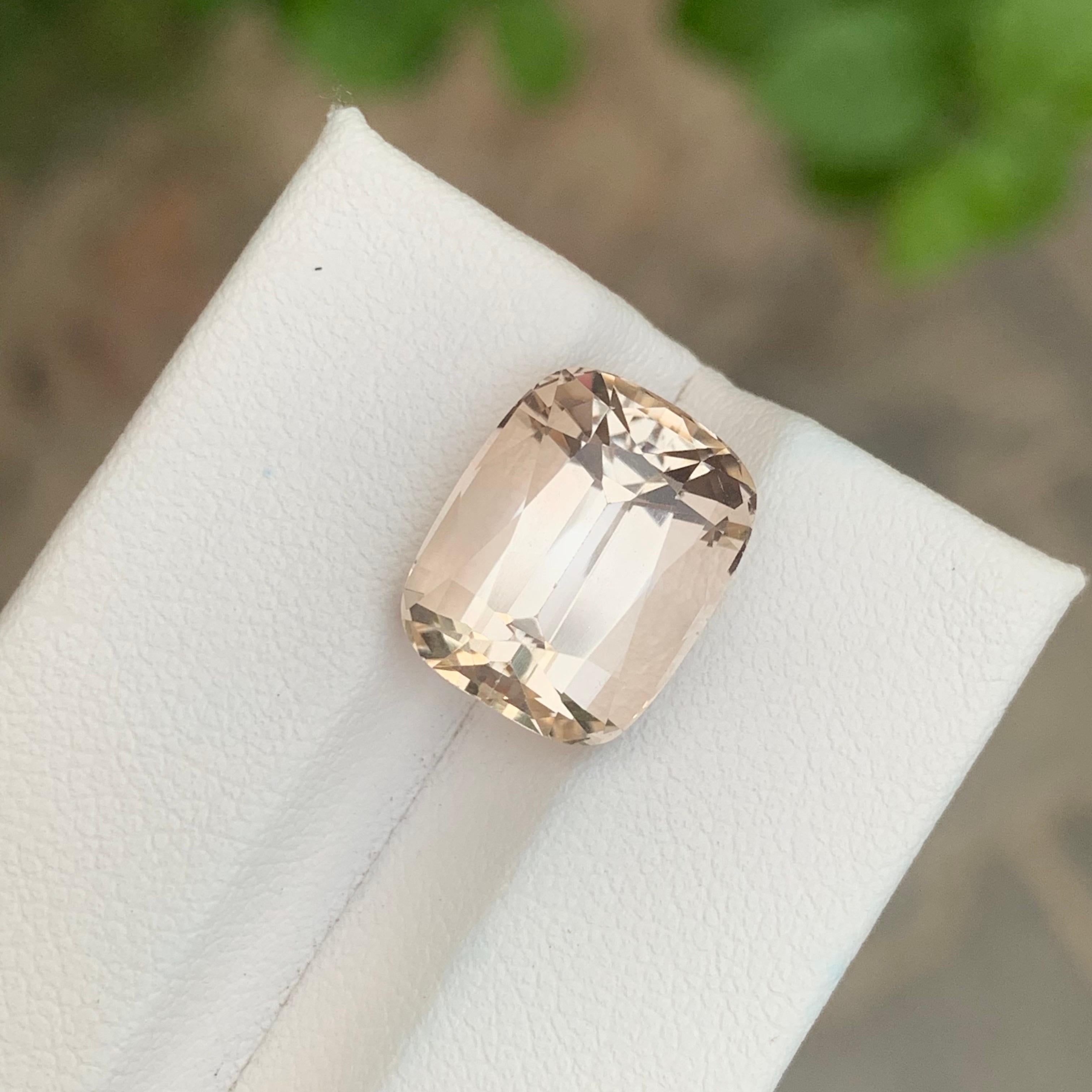 10.65 Carat Natural Loose Golden Topaz From Skardu Mine Pakistan en vente 7