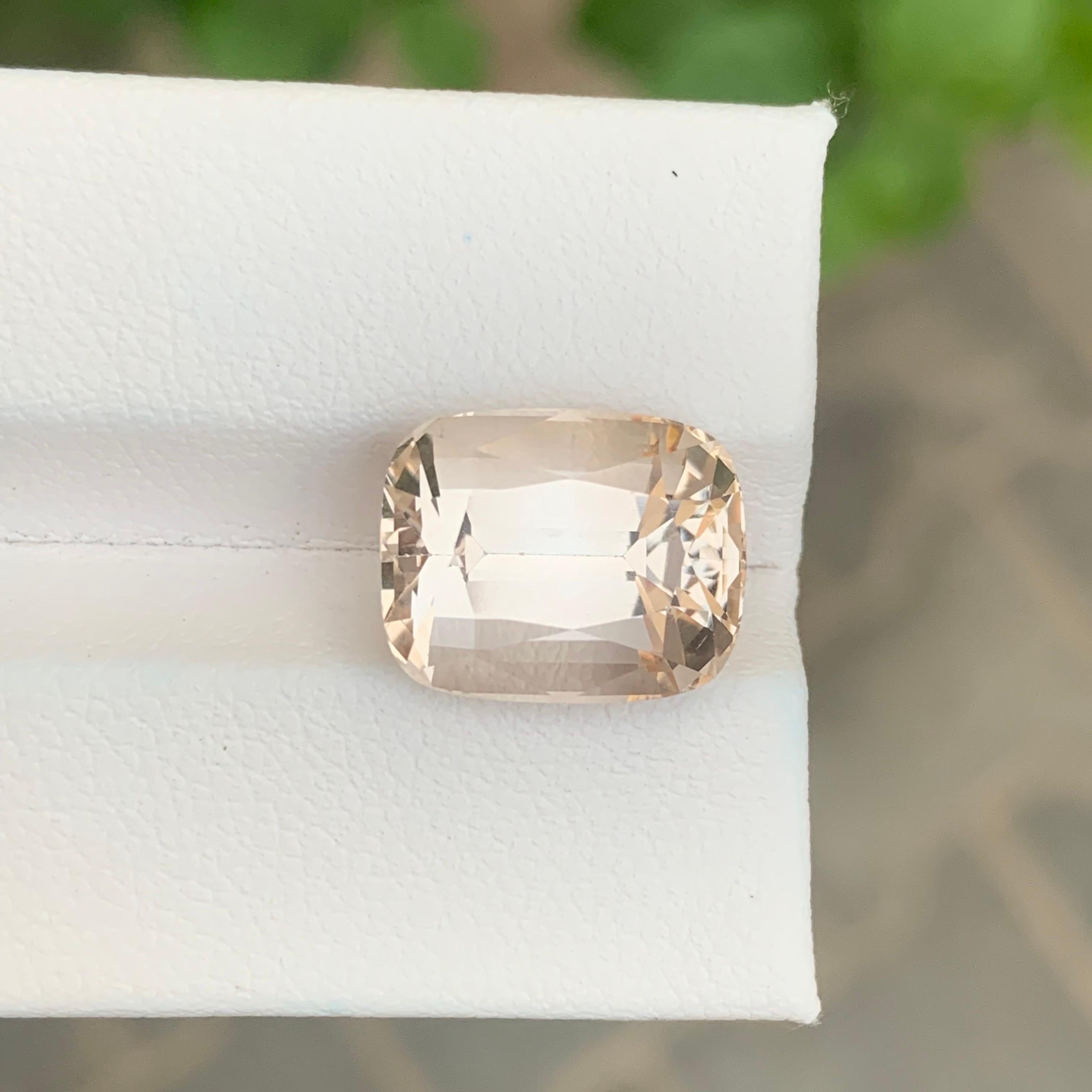Arts and Crafts 10.65 Carat Natural Loose Golden Topaz From Skardu Mine Pakistan en vente