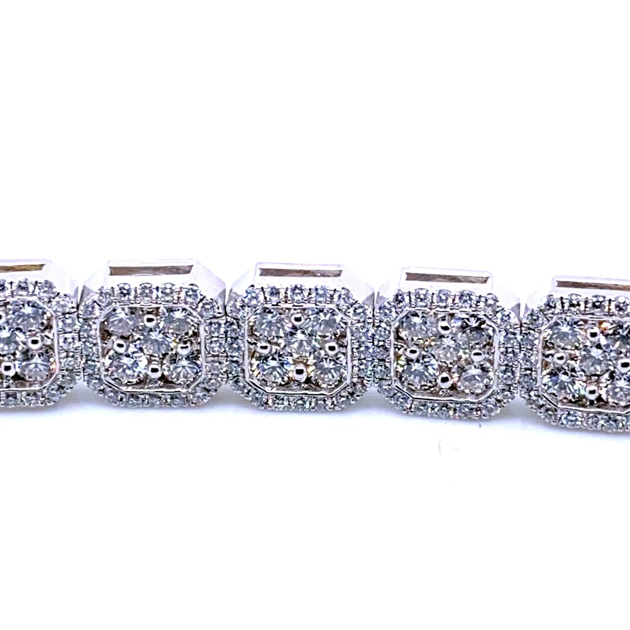 10.65 Carat Pave Set 14K Gold Diamond Tennis Bracelet with Cluster Set Links In New Condition For Sale In Los Angeles, CA
