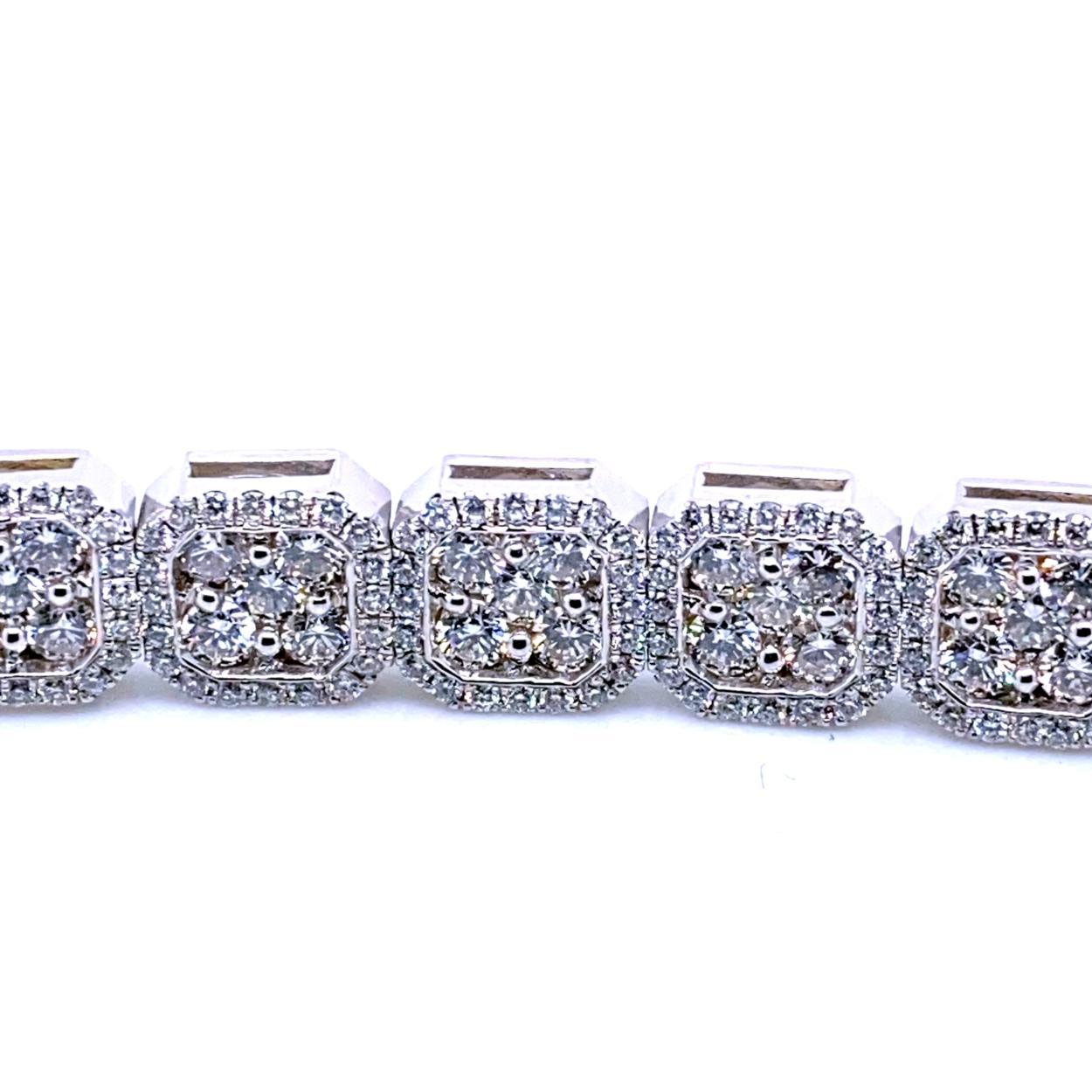 10,65 Karat Pave Set 14K Gold Diamant-Tennisarmband mit Cluster Set Glieder im Zustand „Neu“ im Angebot in Los Angeles, CA