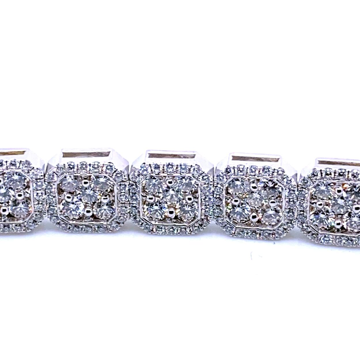 Round Cut 10.65 Carat Pave Set 14K Gold Diamond Tennis Bracelet with Cluster Set Links For Sale