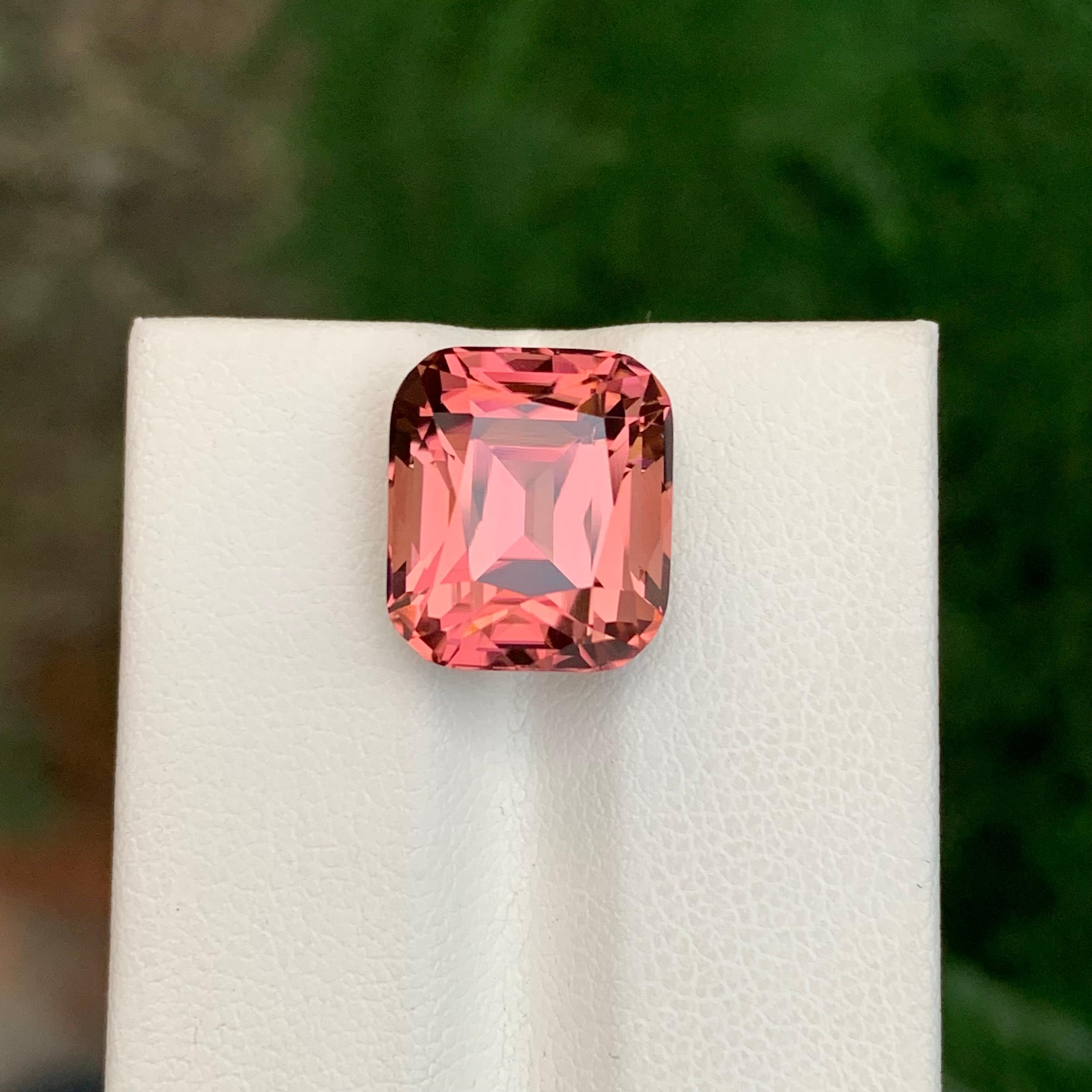Arts and Crafts Splendida tormalina rosa sfusa di 10,65 carati a forma di cuscino in vendita
