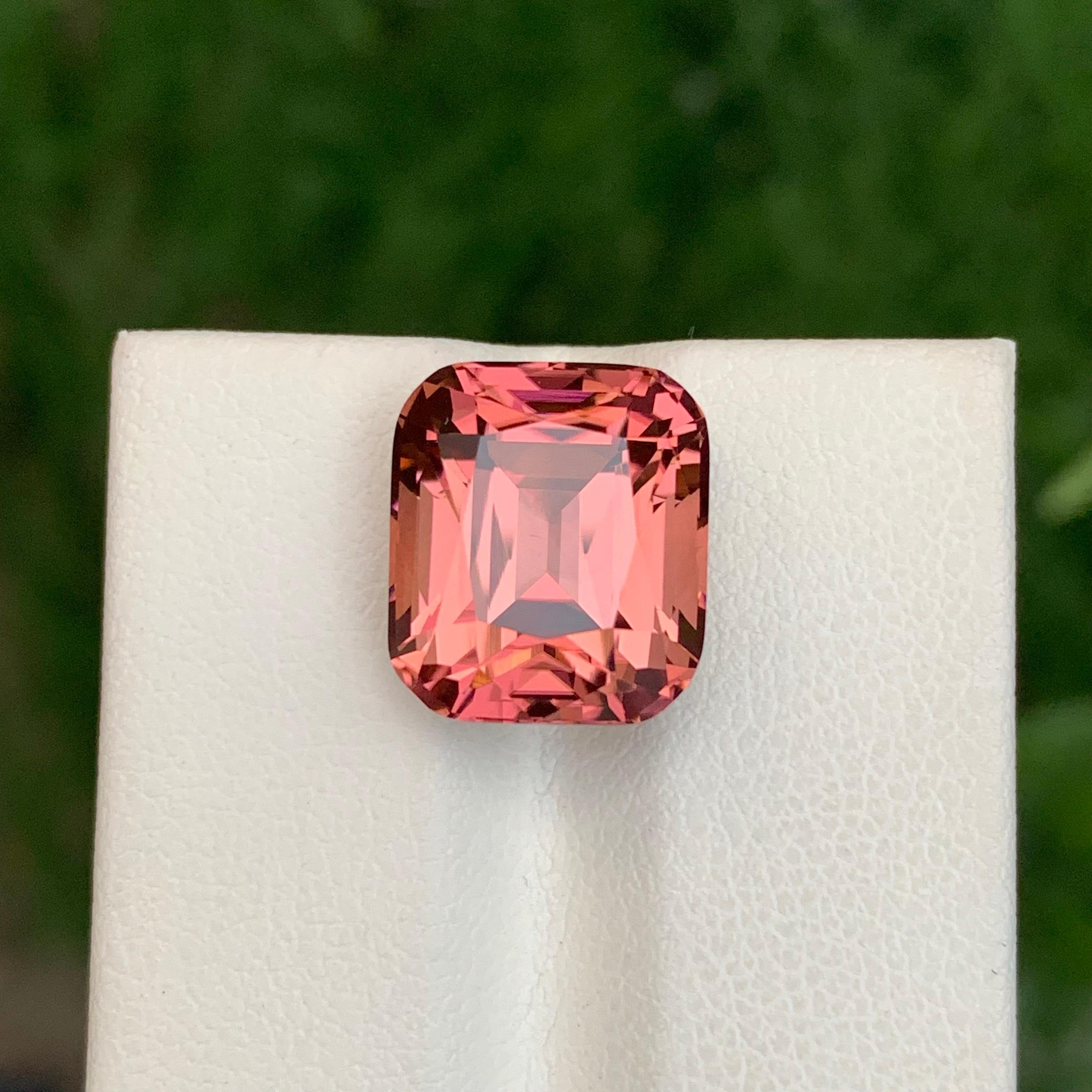 Splendida tormalina rosa sfusa di 10,65 carati a forma di cuscino In condizioni Nuovo in vendita a Peshawar, PK