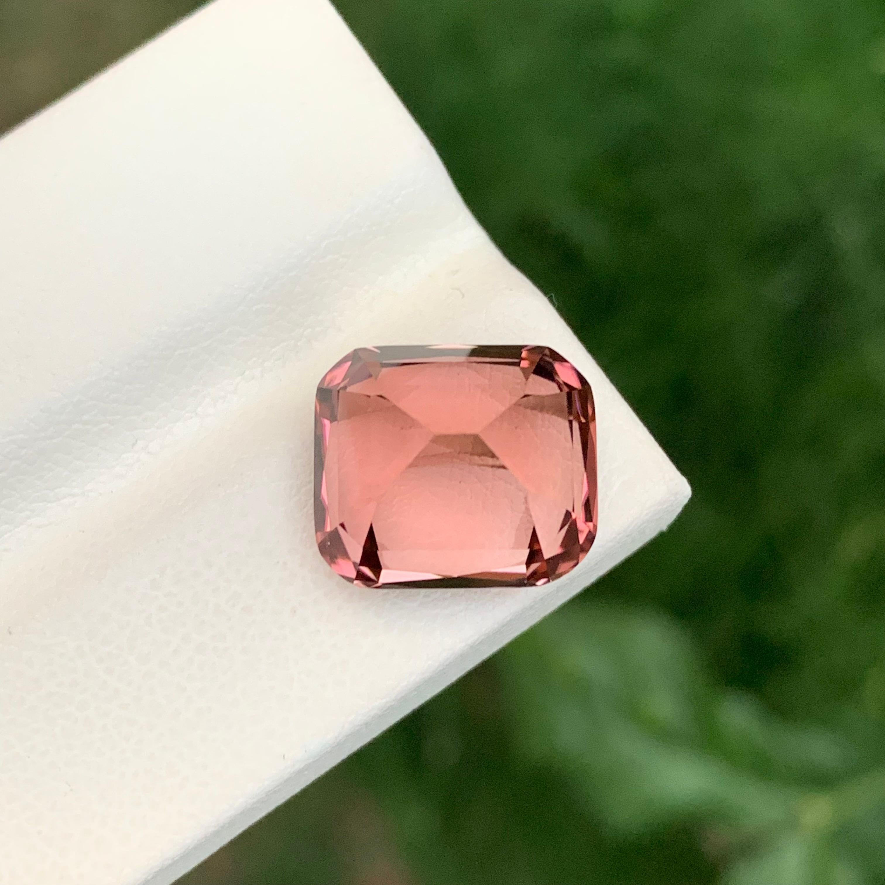 Splendida tormalina rosa sfusa di 10,65 carati a forma di cuscino in vendita 2