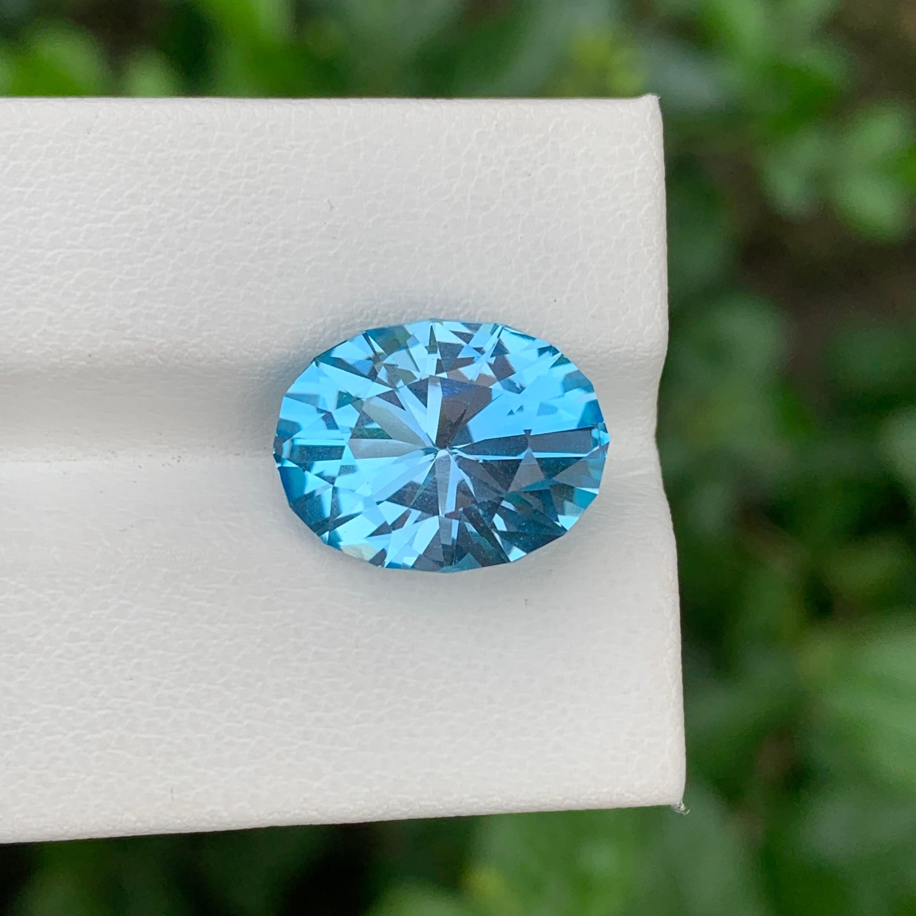 Arts and Crafts 10.65 Carat Stunning Loose Blue Topaz Oval Shape Gem For Necklace For Sale