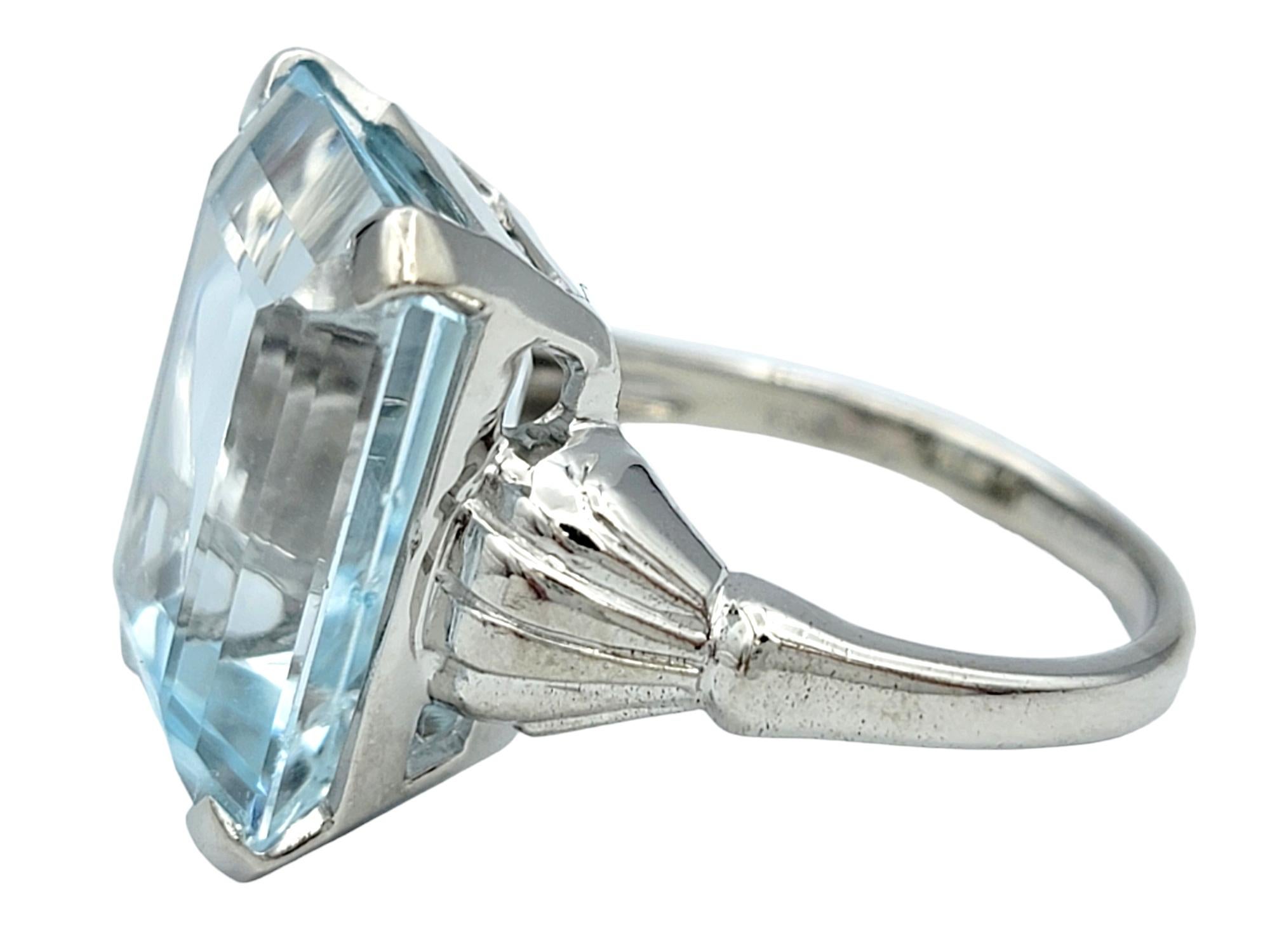 10.66 Carat Emerald Cut Aquamarine Solitaire Ring Set in 14 Karat White Gold Pour femmes en vente