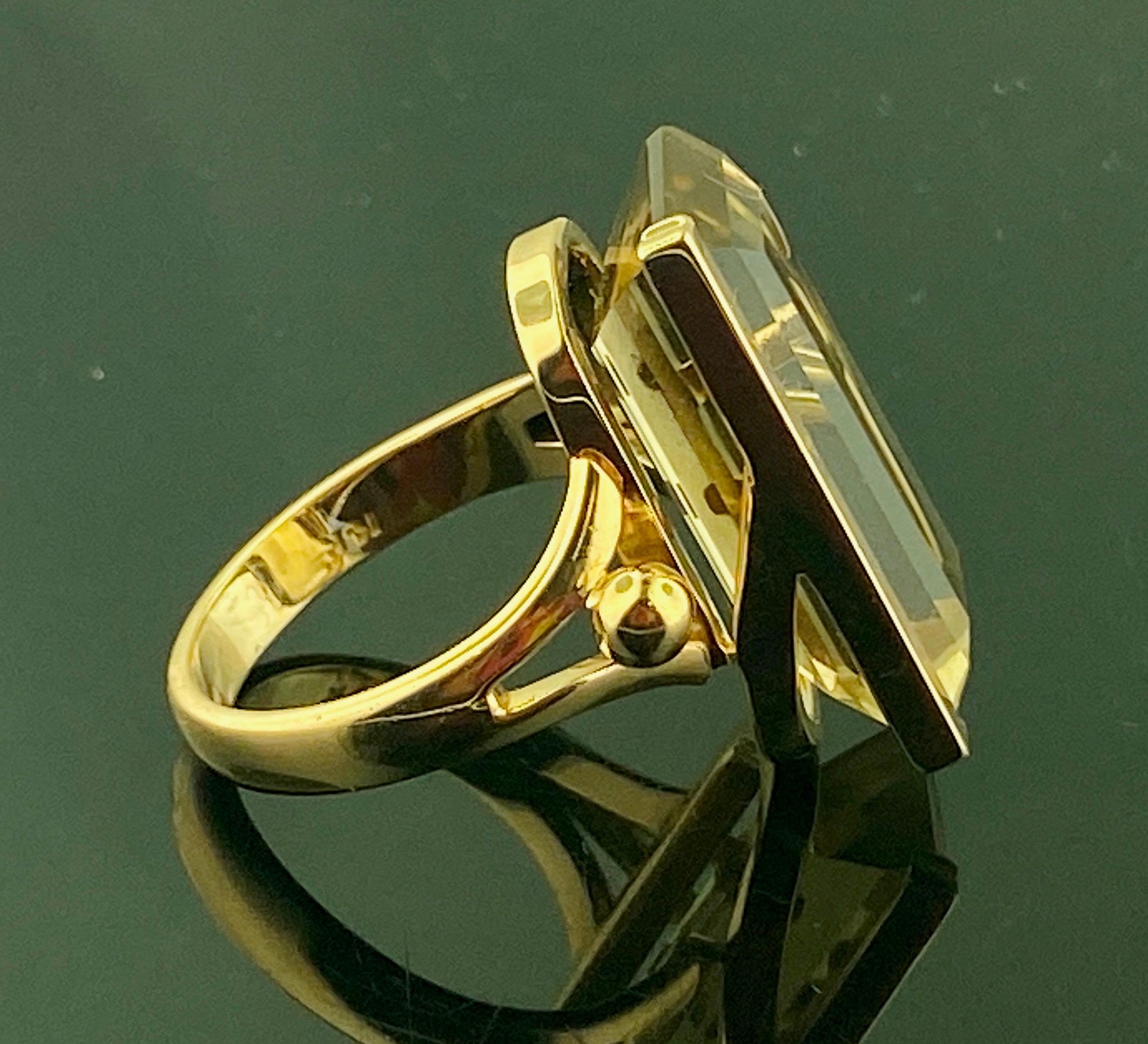 10.66 Carat Emerald Cut Smokey Quartz Ring in Yellow Gold For Sale 3