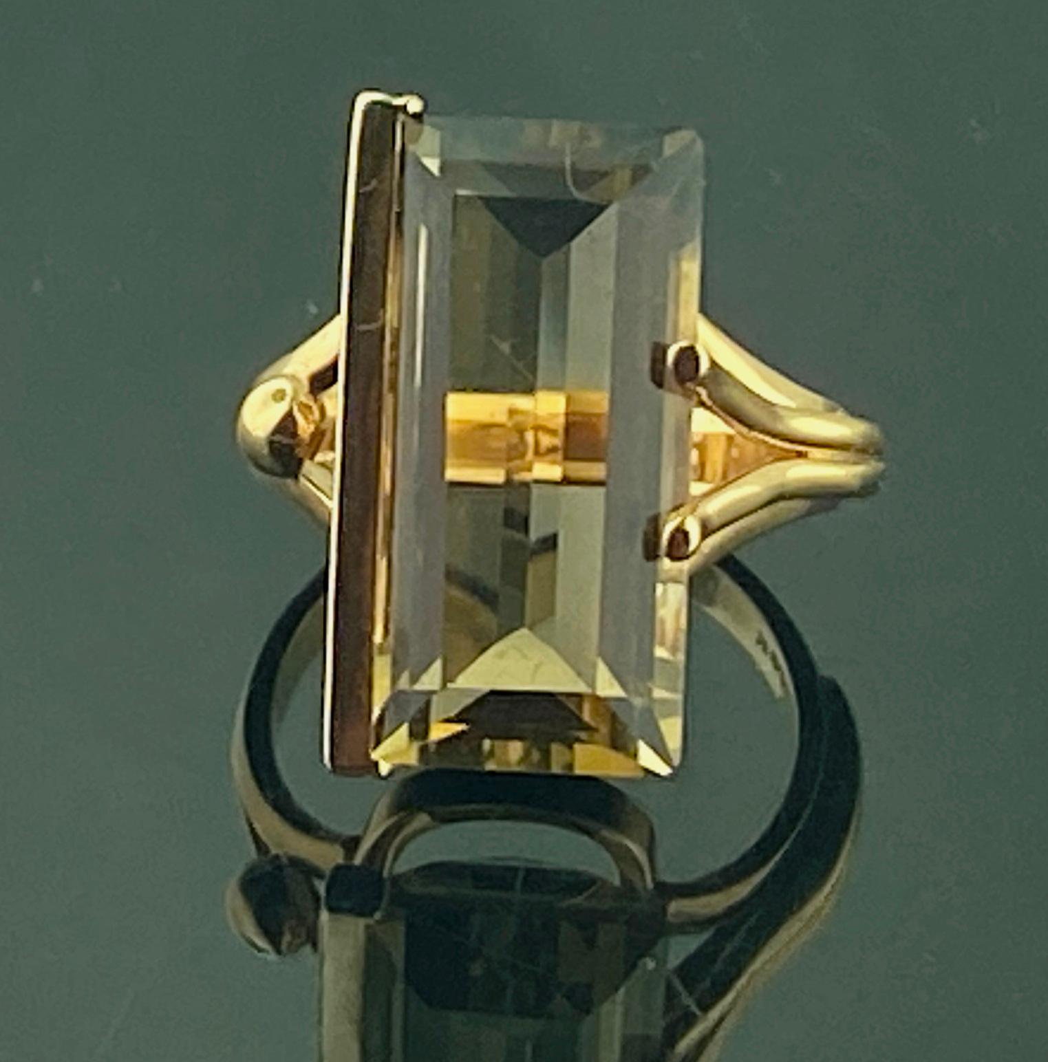 10.66 Carat Emerald Cut Smokey Quartz Ring in Yellow Gold For Sale 5