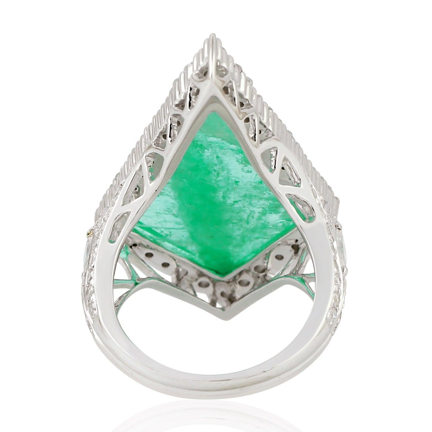 For Sale:  10.66 Carat Emerald Diamond 18 Karat Gold Ring 3