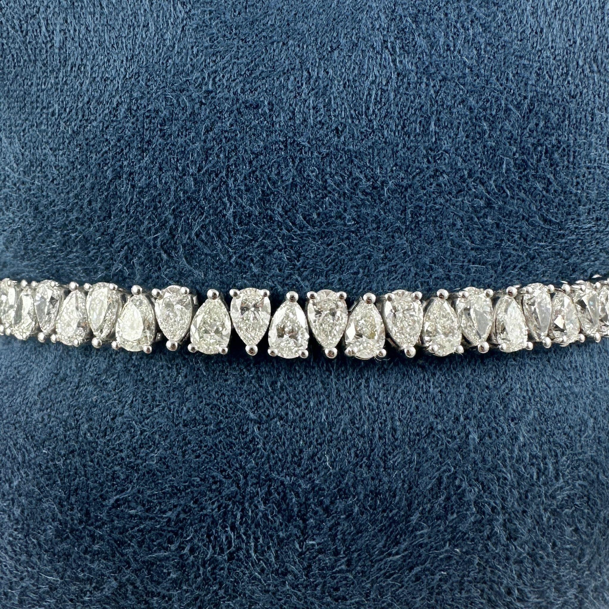 Bracciale Tennis con diamanti a forma di pera da 10,66 carati in oro bianco 14K, 7 pollici In condizioni Nuovo in vendita a New York, NY