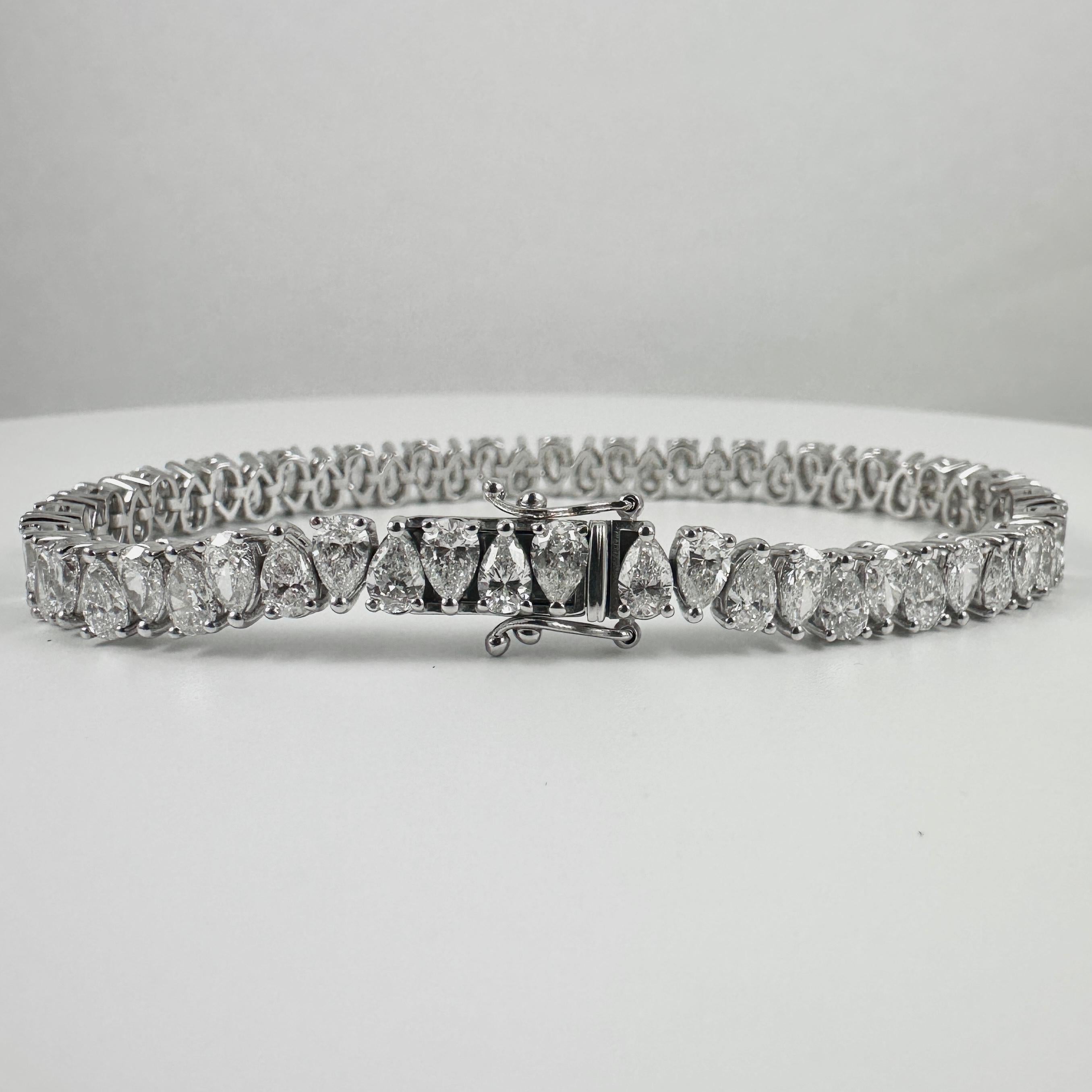 Bracciale Tennis con diamanti a forma di pera da 10,66 carati in oro bianco 14K, 7 pollici in vendita 1
