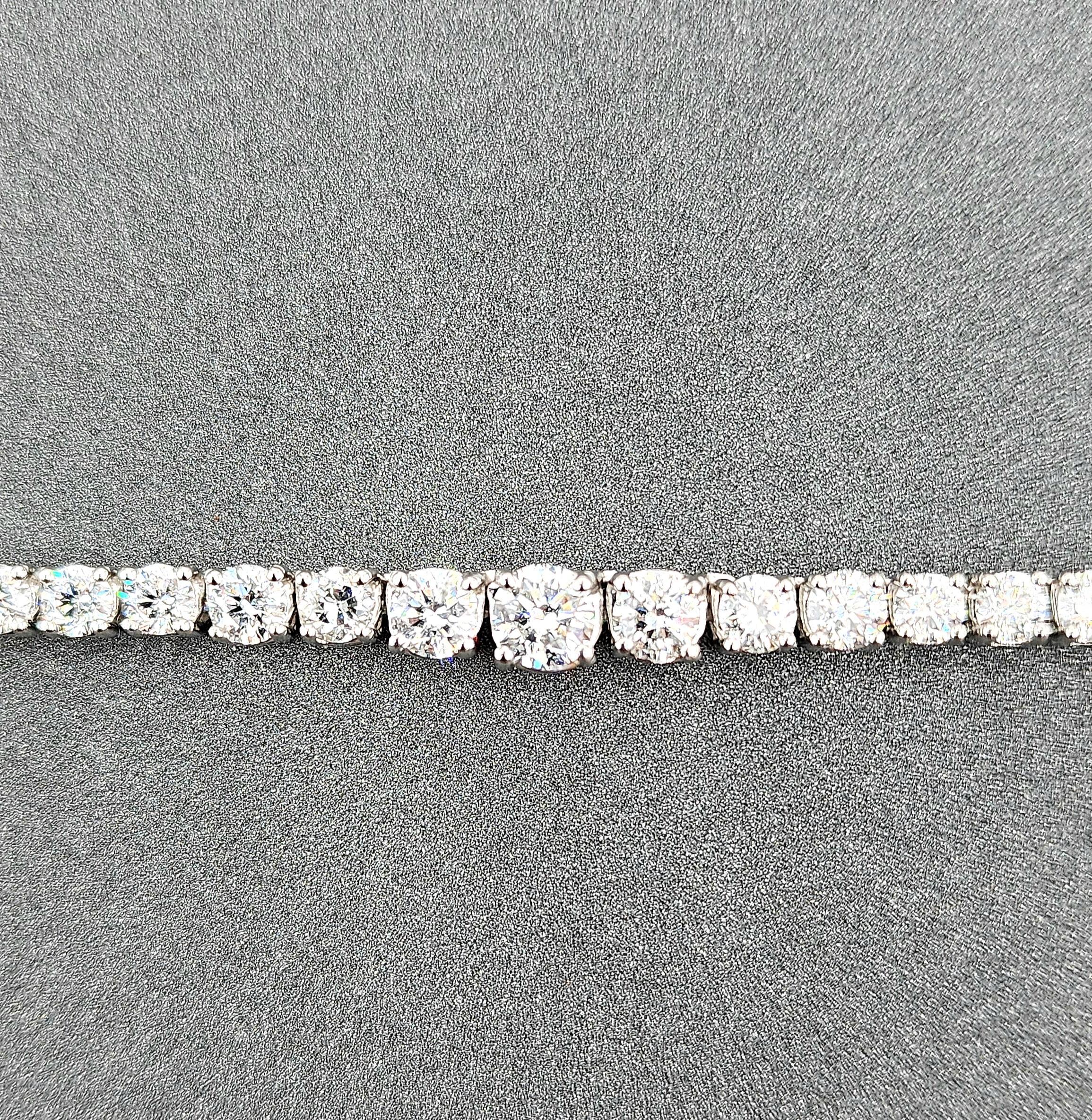 Modern 10.66 ct Riviera Graduated Diamond Necklace For Sale