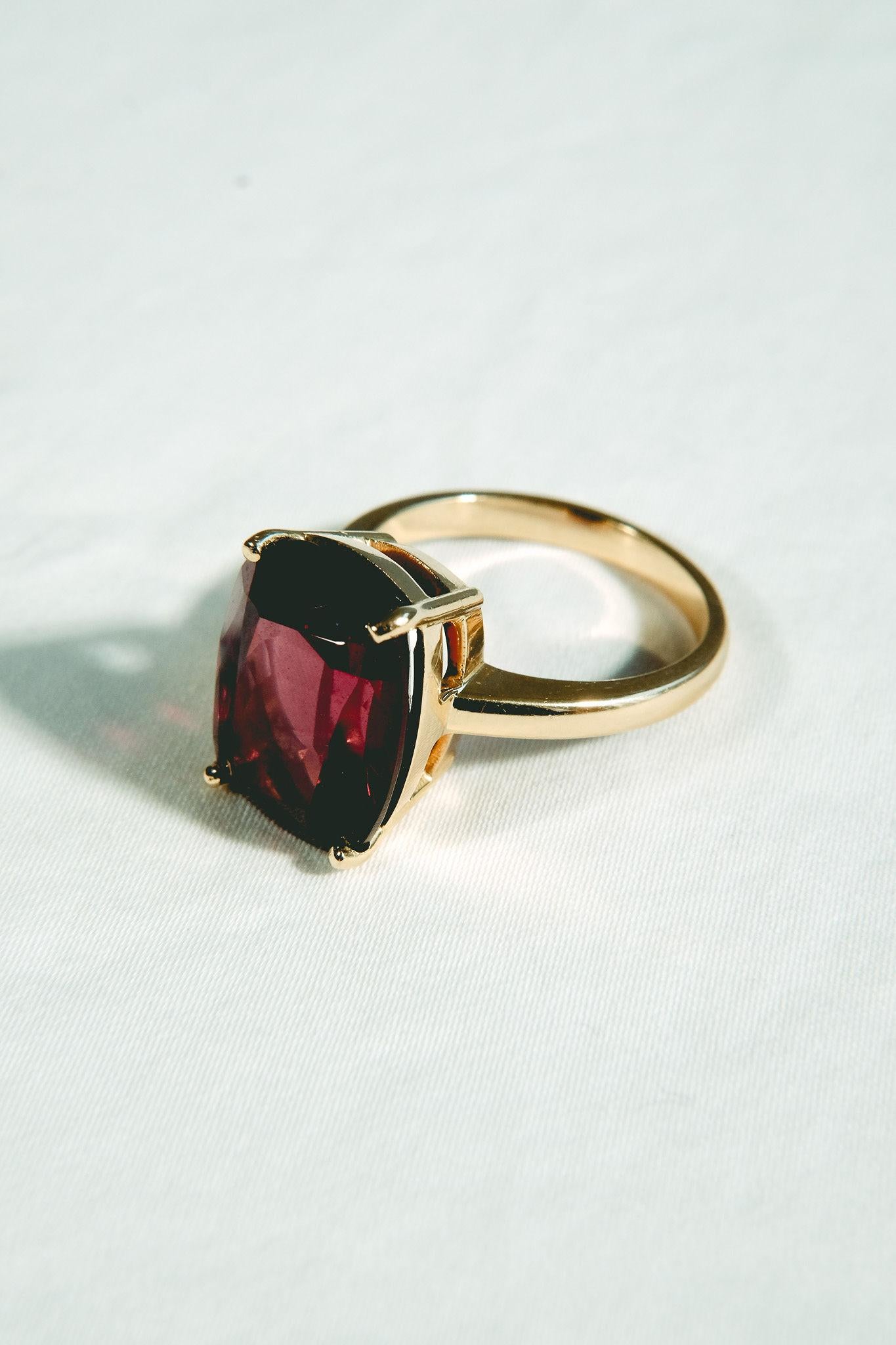 10.66ct Rhodolite Solitaire Ring-Cushion Cut-18KT Yellow Gold-GIA Certified For Sale 2