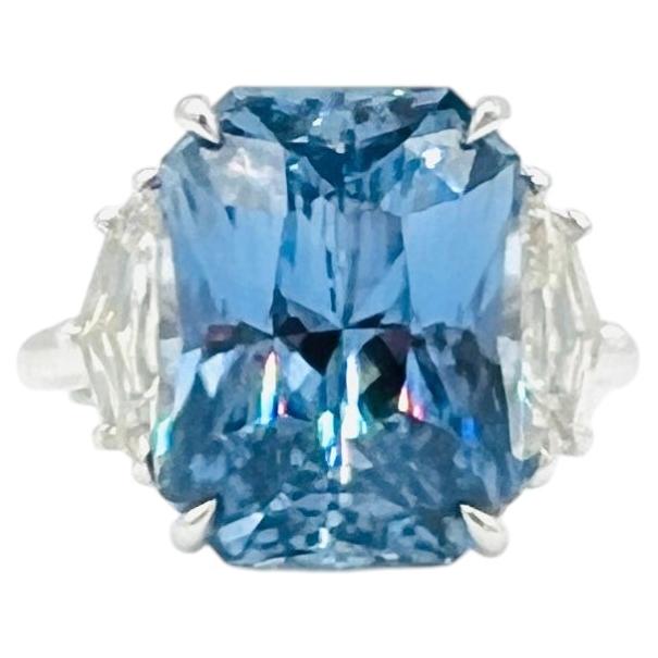 Anello con zaffiro blu ottagonale e diamante Cadillac da 10,67 carati in oro bianco 18 carati