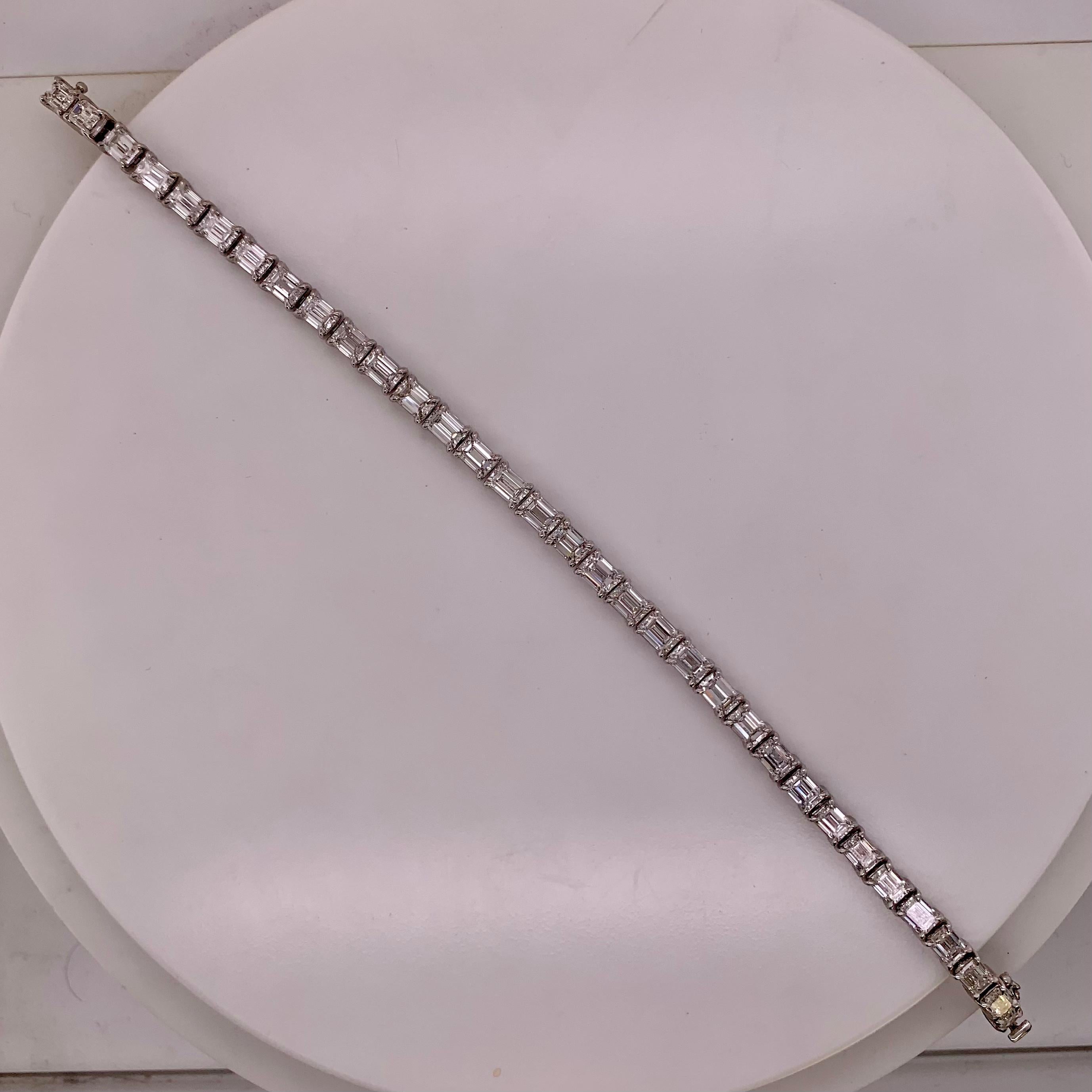 10.67 Carat Diamond Bracelet in 18 Karat White Gold In New Condition For Sale In Bangkok, TH