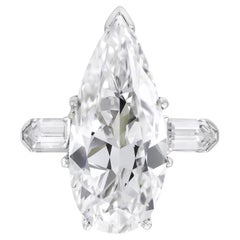 Anillo de compromiso de diamantes en forma de pera de 10,67 quilates