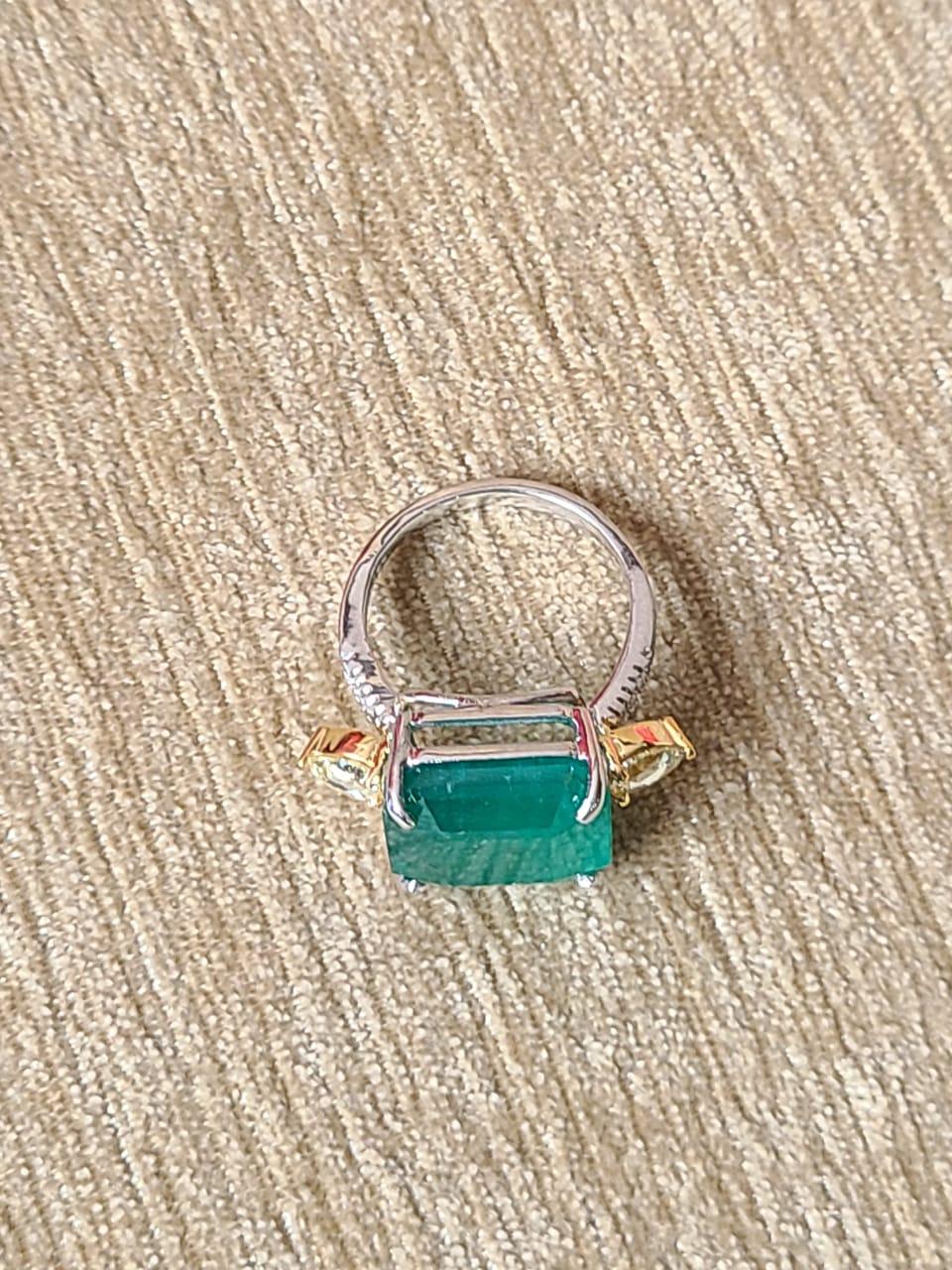 10.68 Carats, Zambian Emerald & Rose Cut Diamonds Cocktail/ Engagement Ring In New Condition In Hong Kong, HK