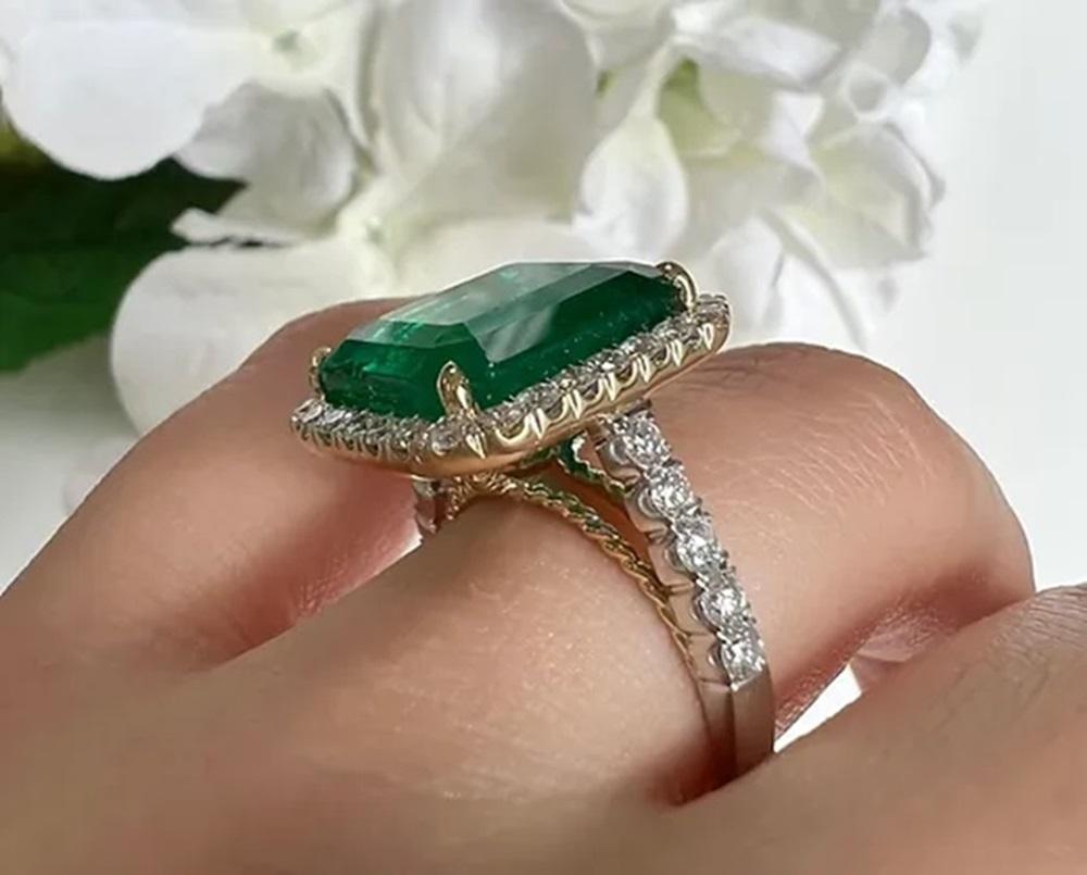 Emerald Cut 10.68 CTS Emerald EC Ring For Sale